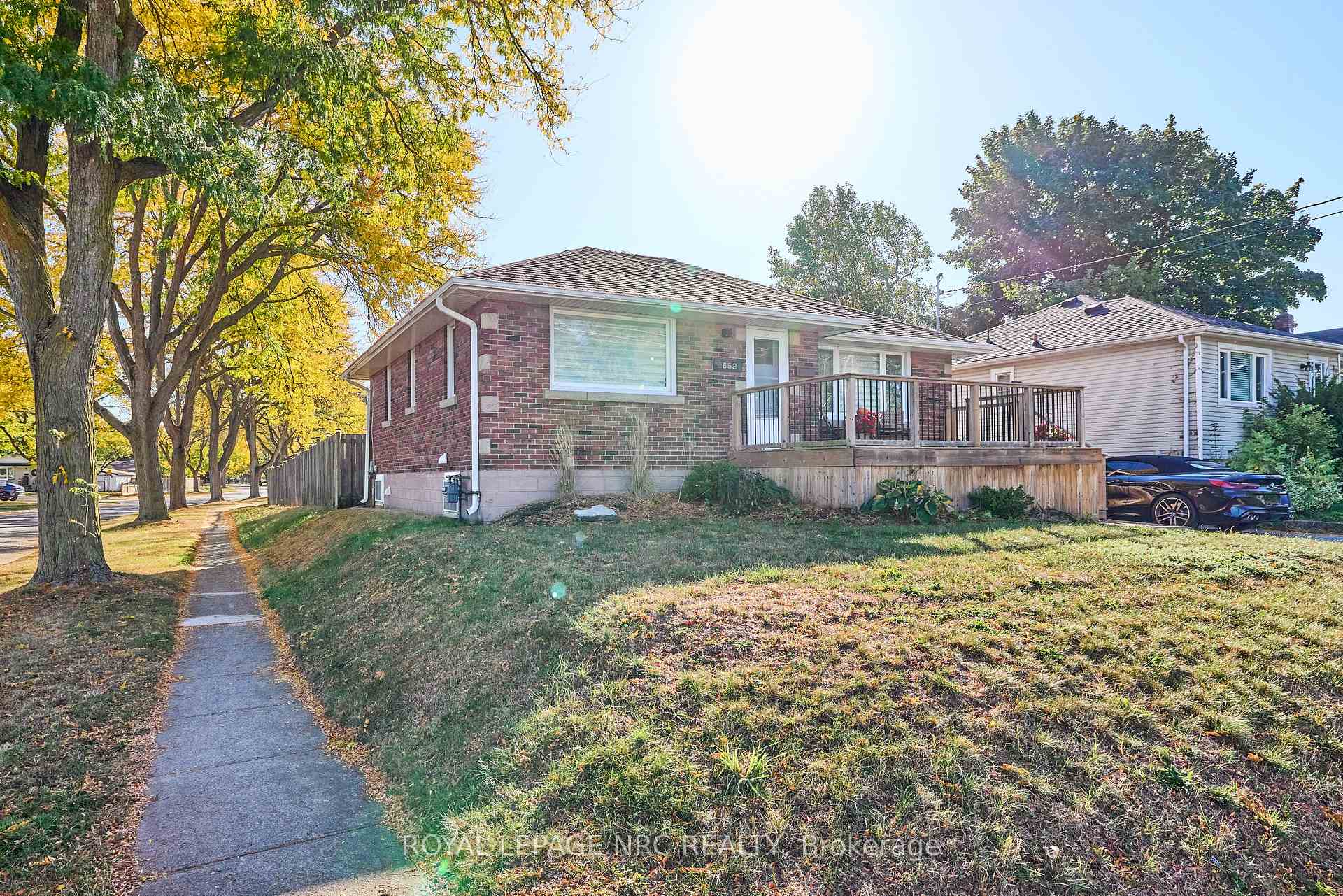 Photo 3 of 2862 Dorchester Road, Niagara Falls, Stamford — HOMEH