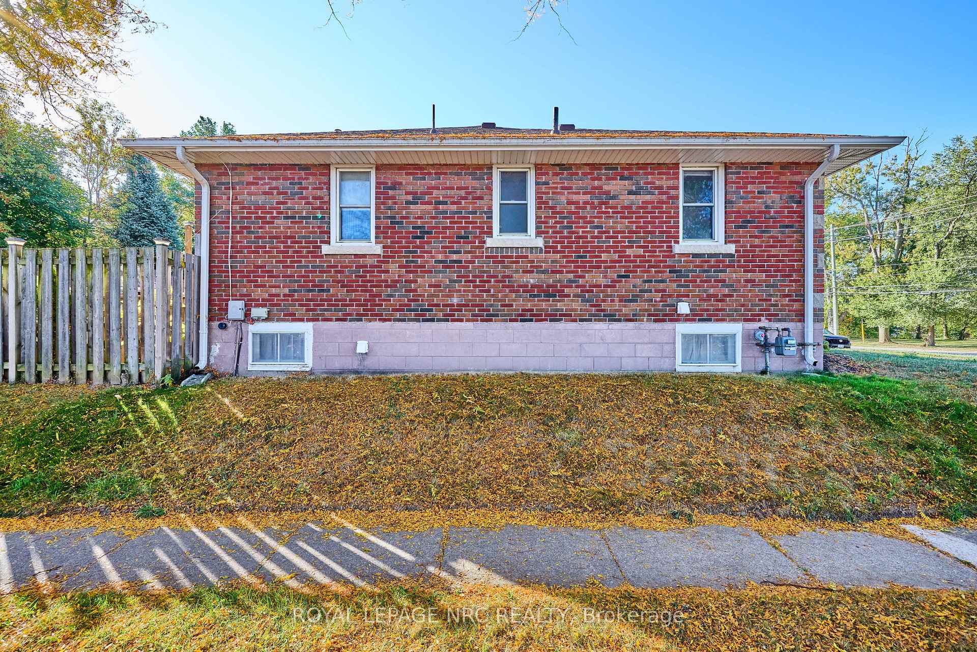 Photo 5 of 2862 Dorchester Road, Niagara Falls, Stamford — HOMEH