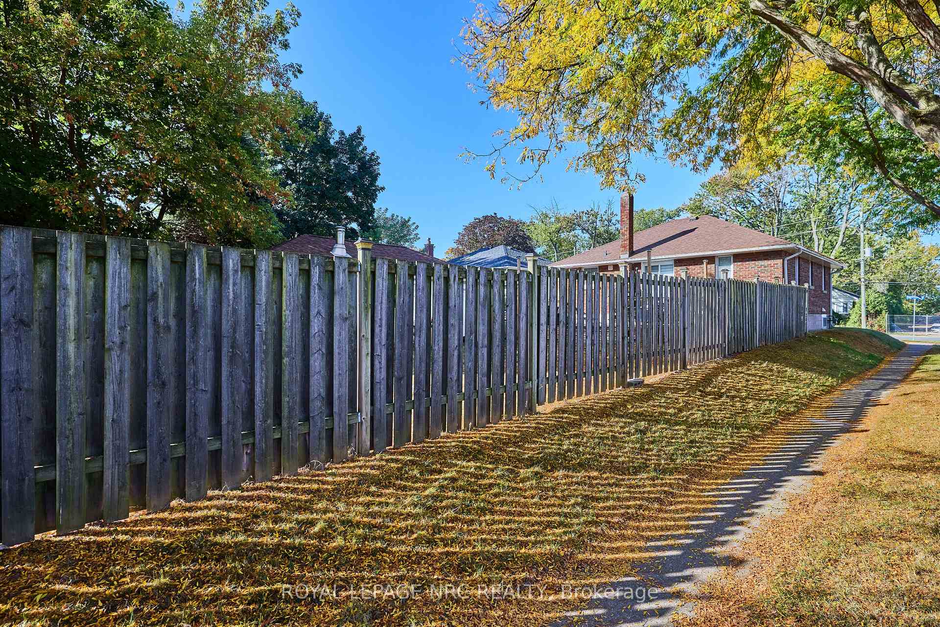 Photo 6 of 2862 Dorchester Road, Niagara Falls, Stamford — HOMEH