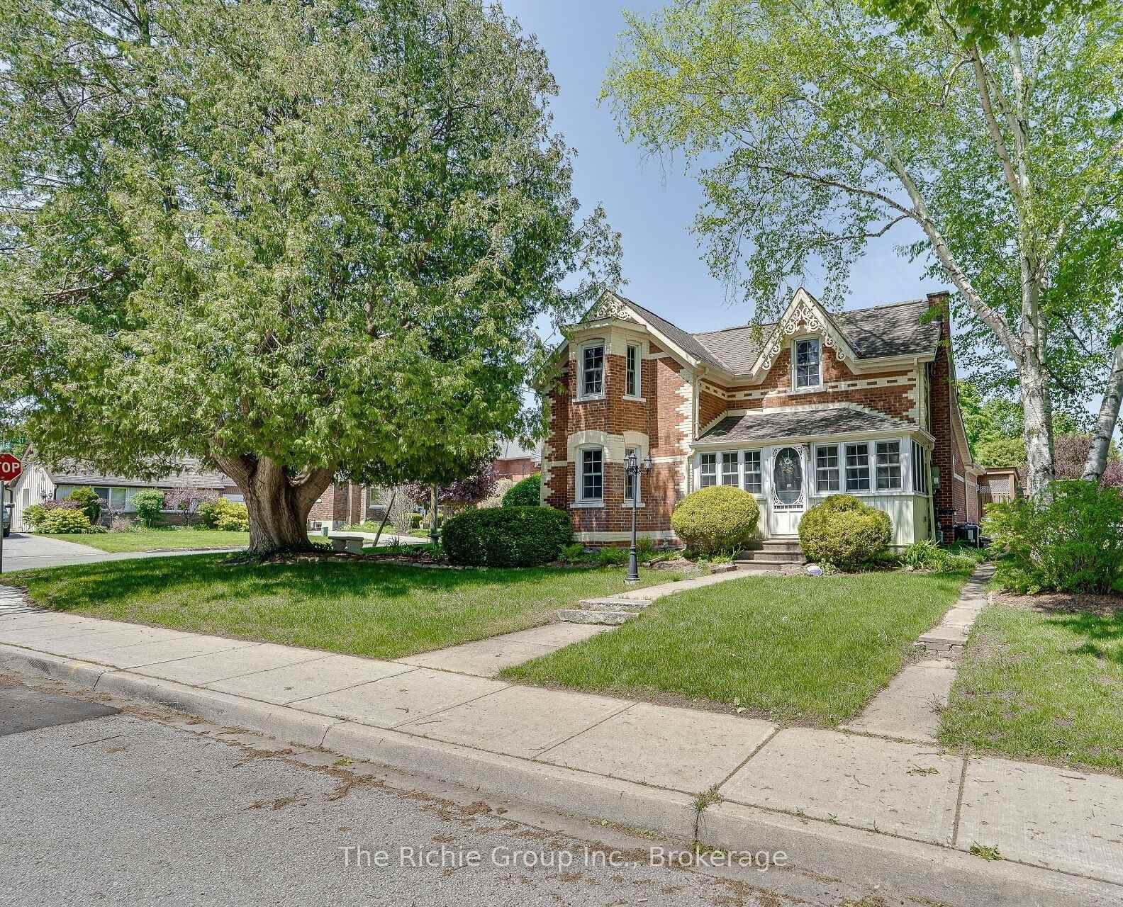 Photo 2 of 15 Emma Street, Caledon, Caledon East — HOMEH