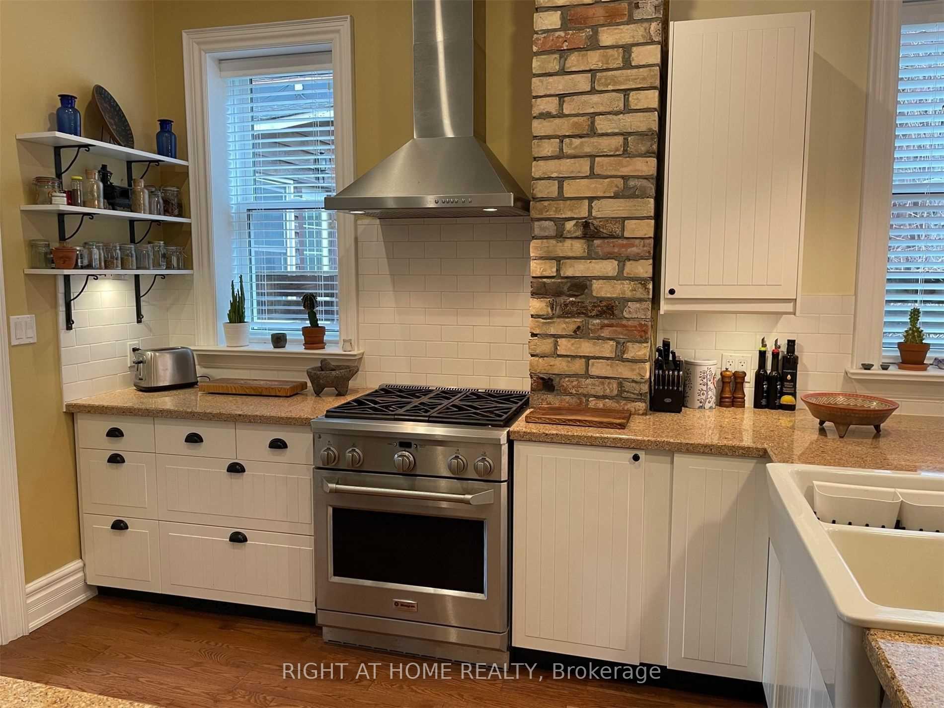 Photo 4 of Unit Main, 55 West Lodge Avenue, Toronto, Roncesvalles — HOMEH