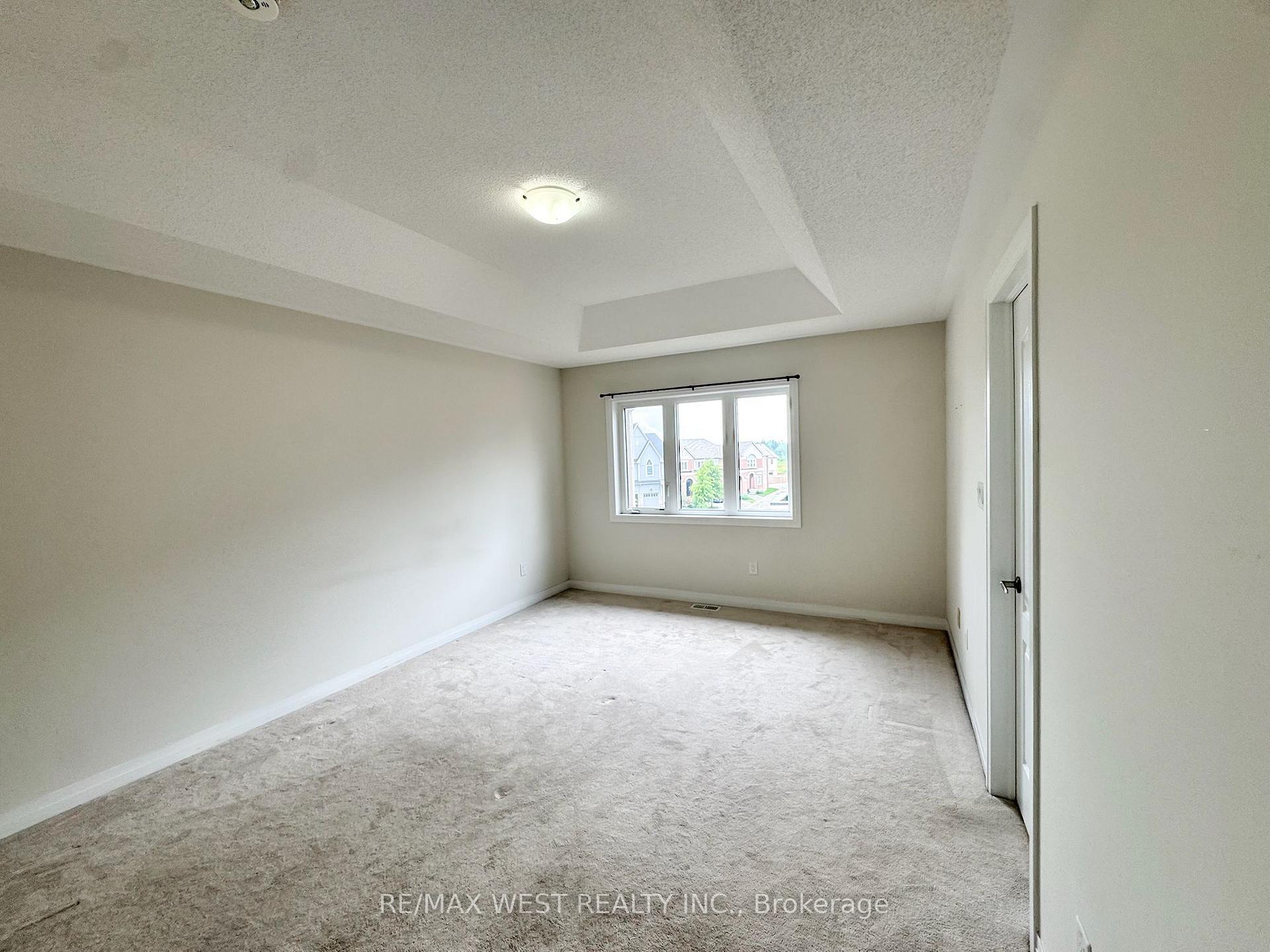 Photo 7 of 186 Parkinson Crescent, Orangeville — HOMEH