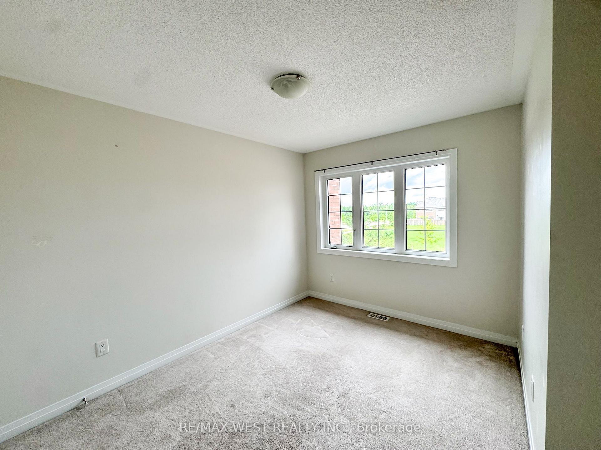 Photo 13 of 186 Parkinson Crescent, Orangeville — HOMEH