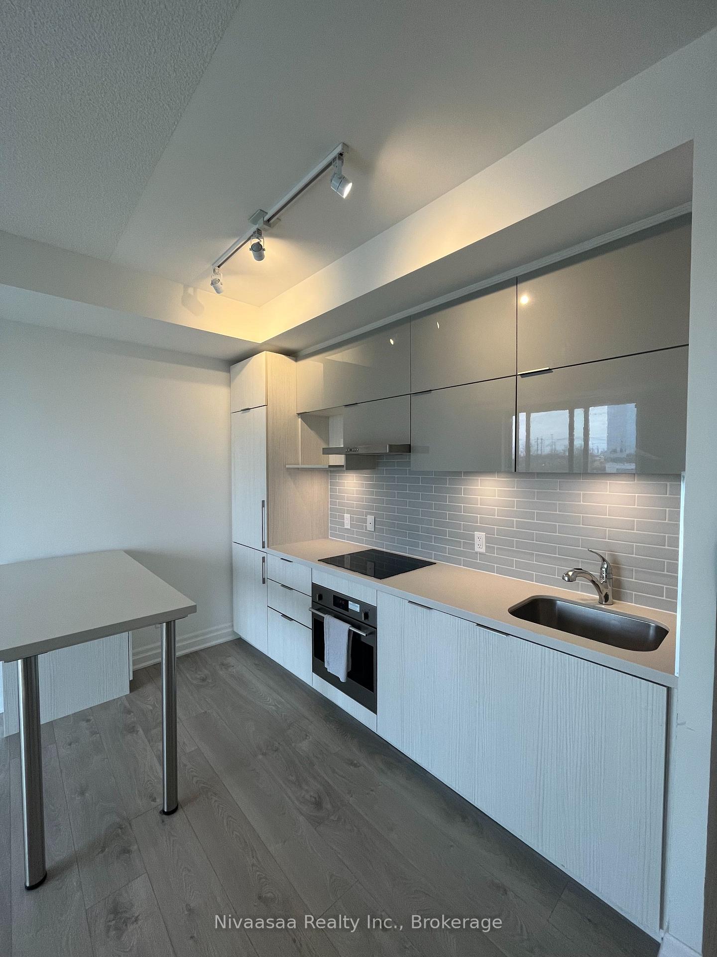 Photo 5 of Unit 301, 10 Rouge Valley Drive W, Markham, Unionville — HOMEH