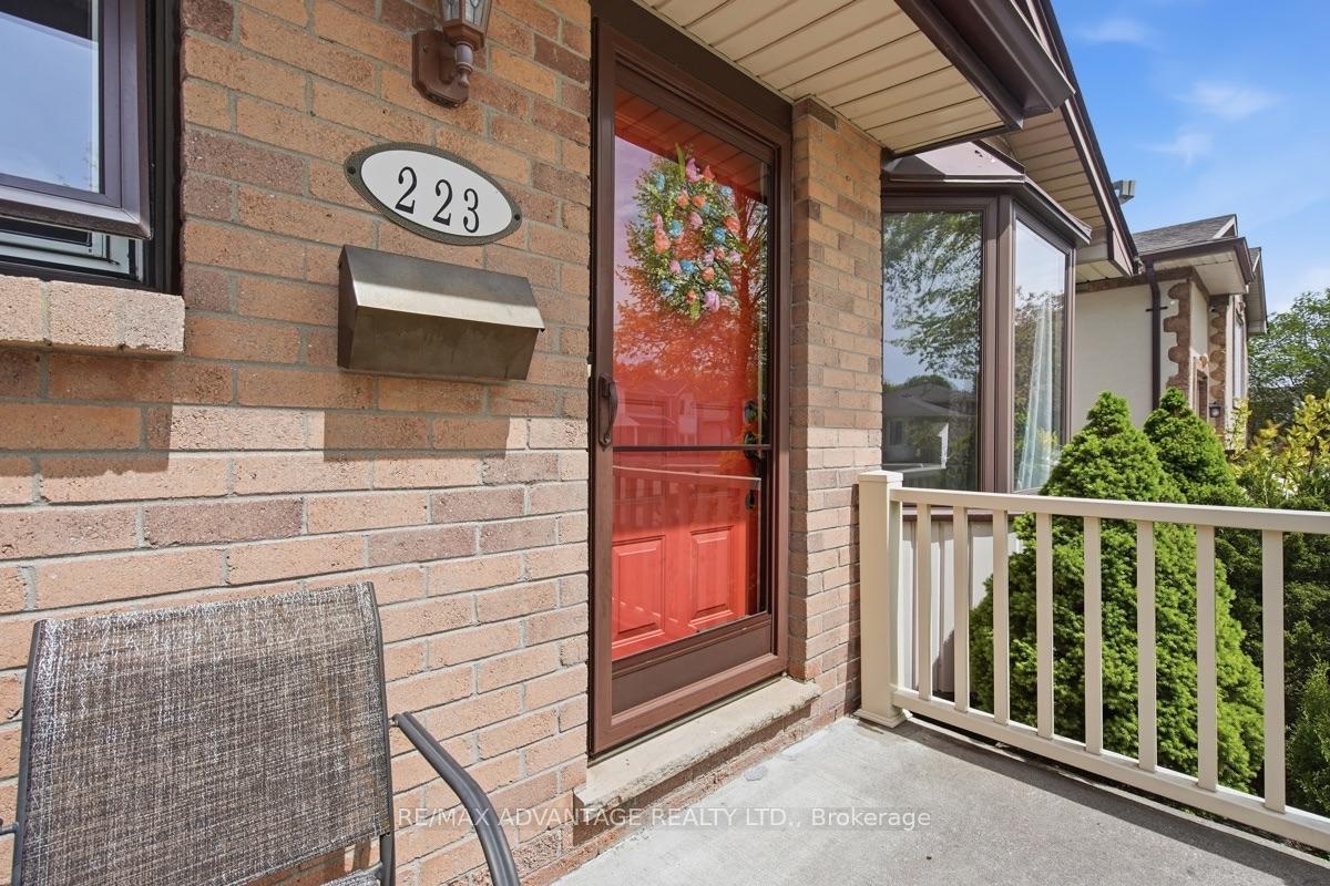 Photo 5 of 223 Ardsley Crescent, London, North I — HOMEH