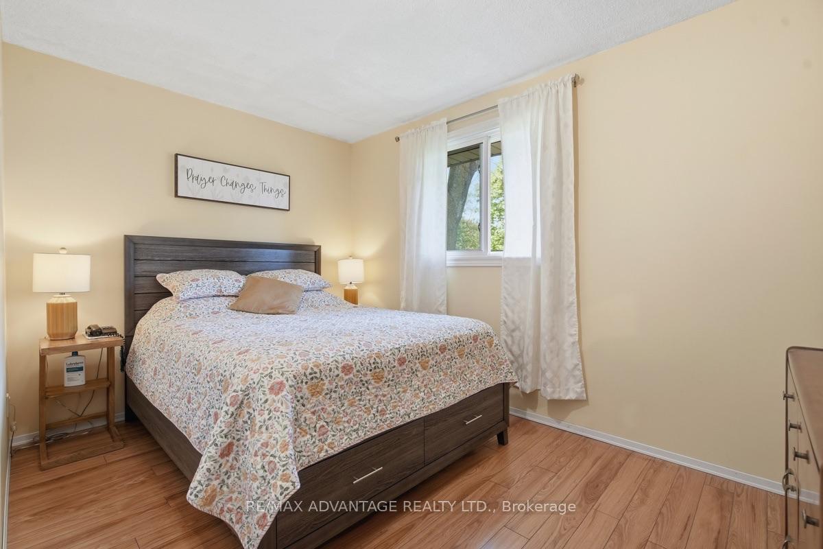 Photo 19 of 223 Ardsley Crescent, London, North I — HOMEH