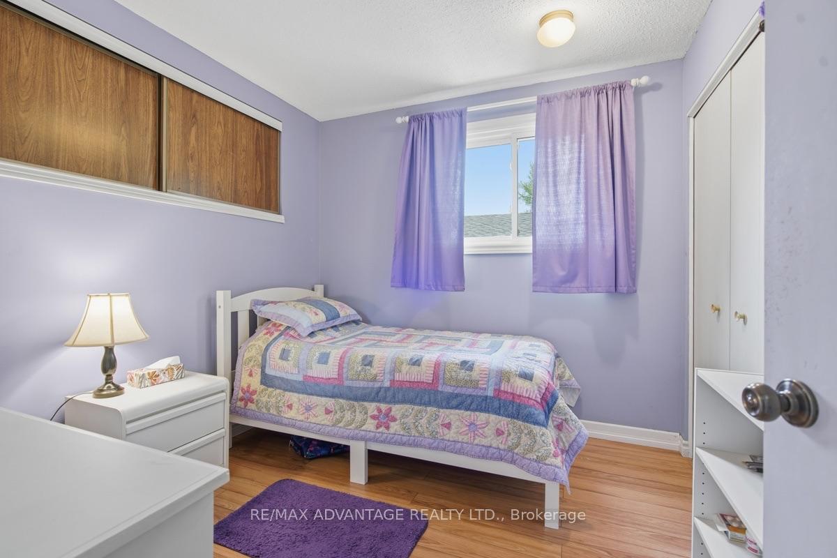 Photo 21 of 223 Ardsley Crescent, London, North I — HOMEH