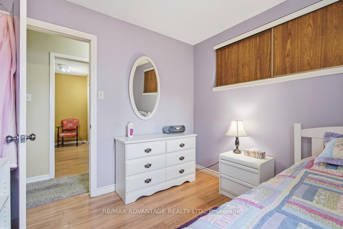 Photo 22 of 223 Ardsley Crescent, London, North I — HOMEH
