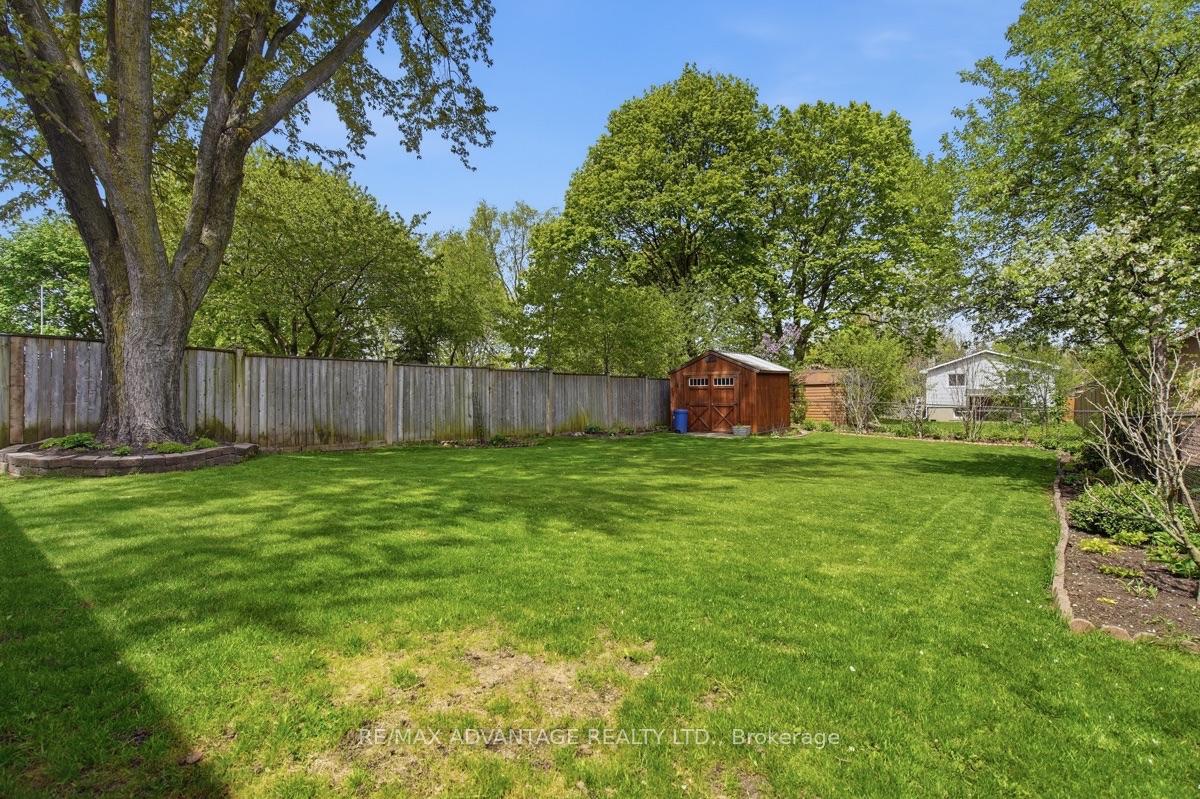 Photo 35 of 223 Ardsley Crescent, London, North I — HOMEH