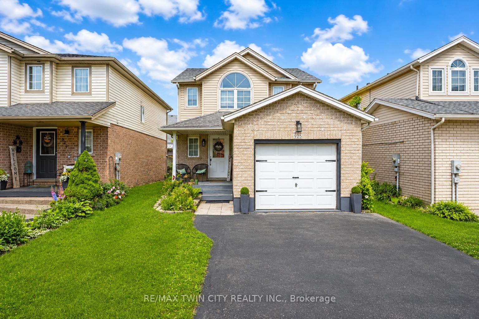 Photo 1 of 925 Copper Leaf Crescent, Kitchener, Trussler — HOMEH