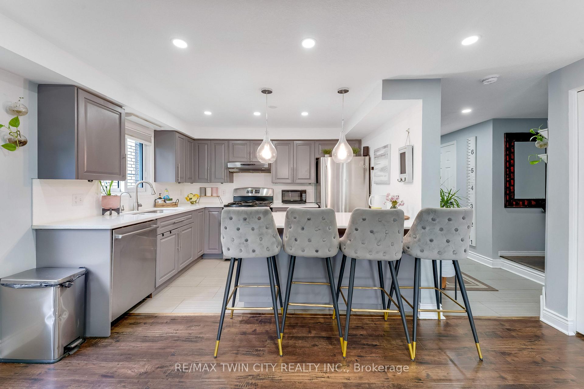 Photo 5 of 925 Copper Leaf Crescent, Kitchener, Trussler — HOMEH