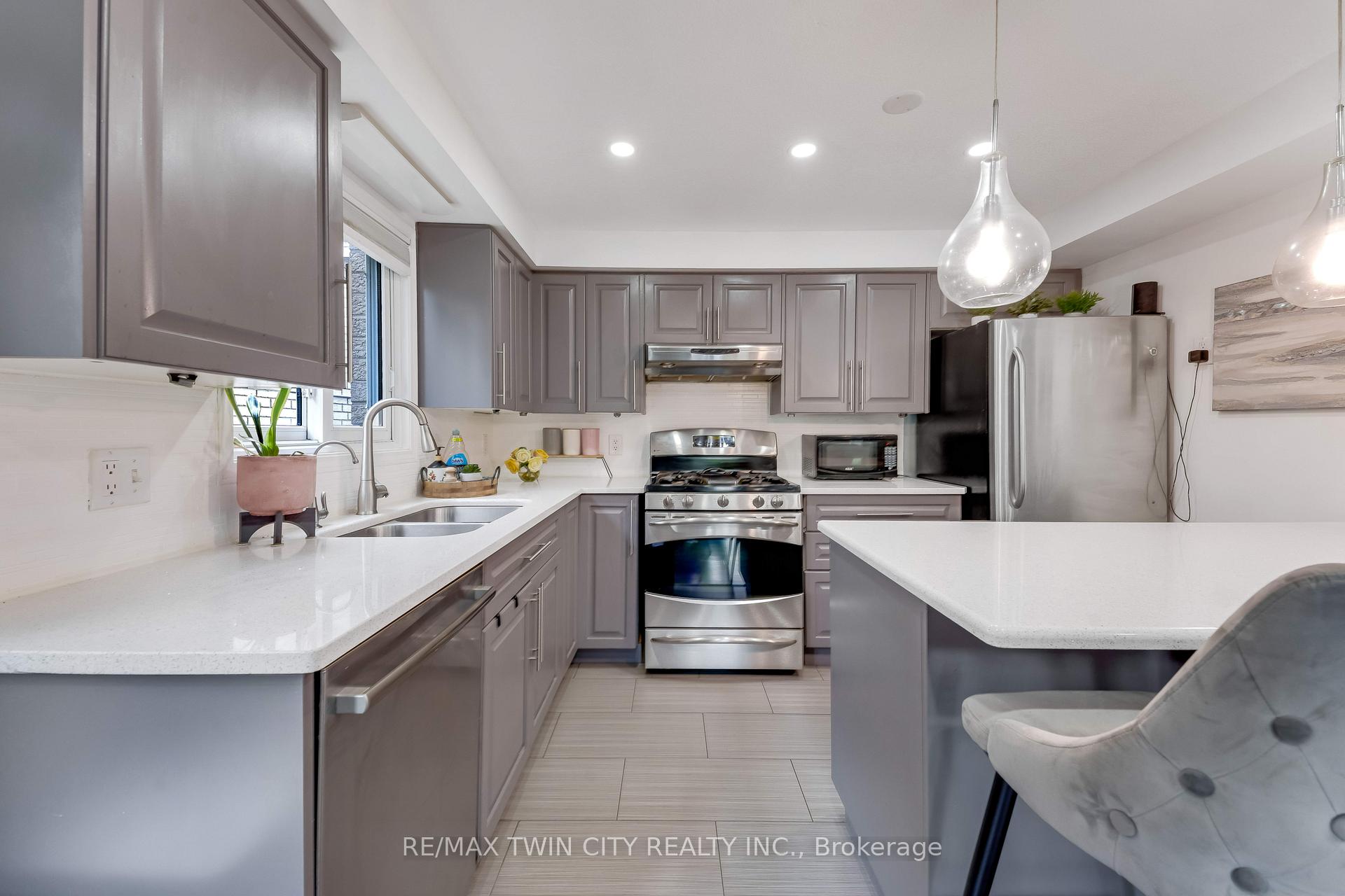 Photo 6 of 925 Copper Leaf Crescent, Kitchener, Trussler — HOMEH