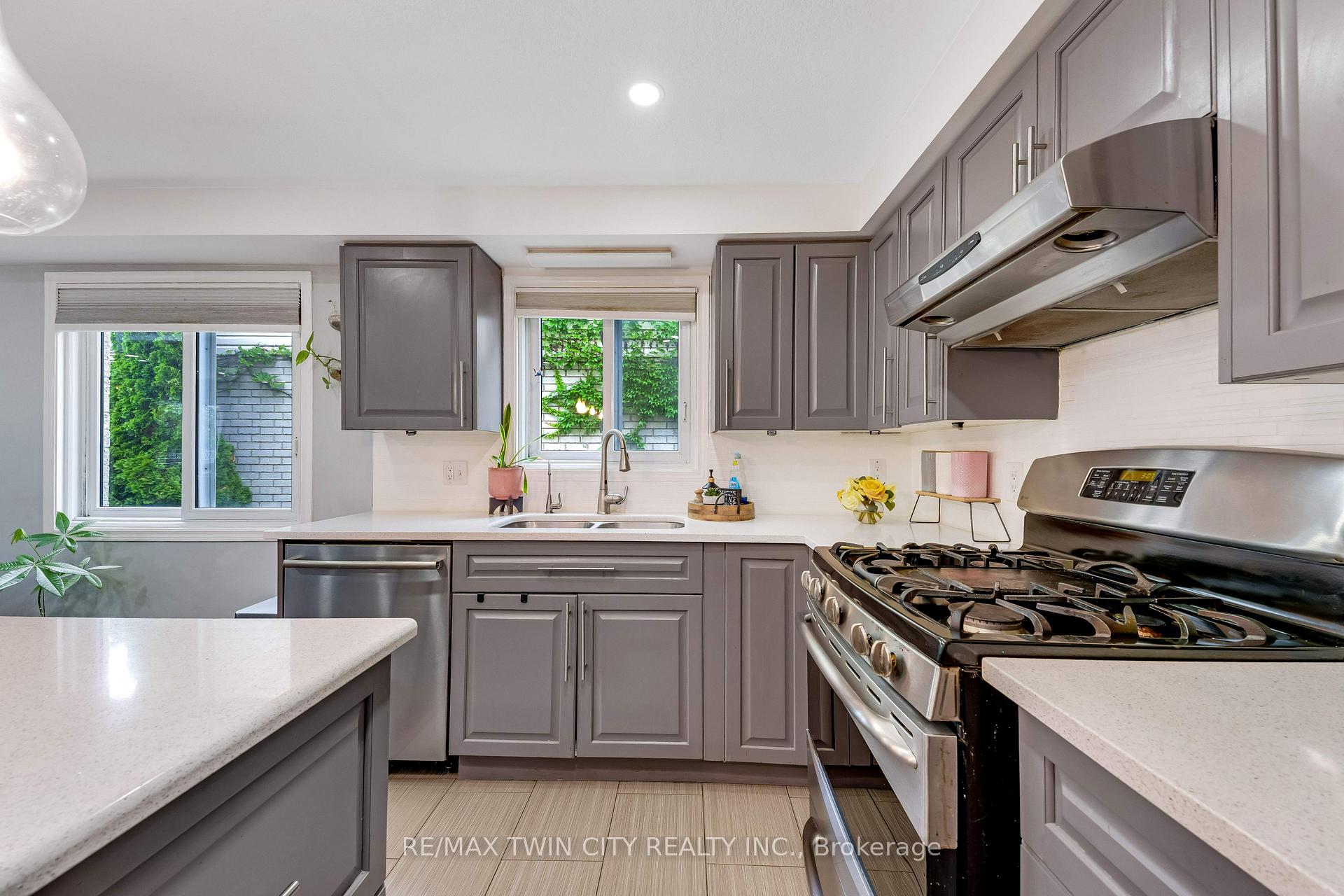 Photo 7 of 925 Copper Leaf Crescent, Kitchener, Trussler — HOMEH