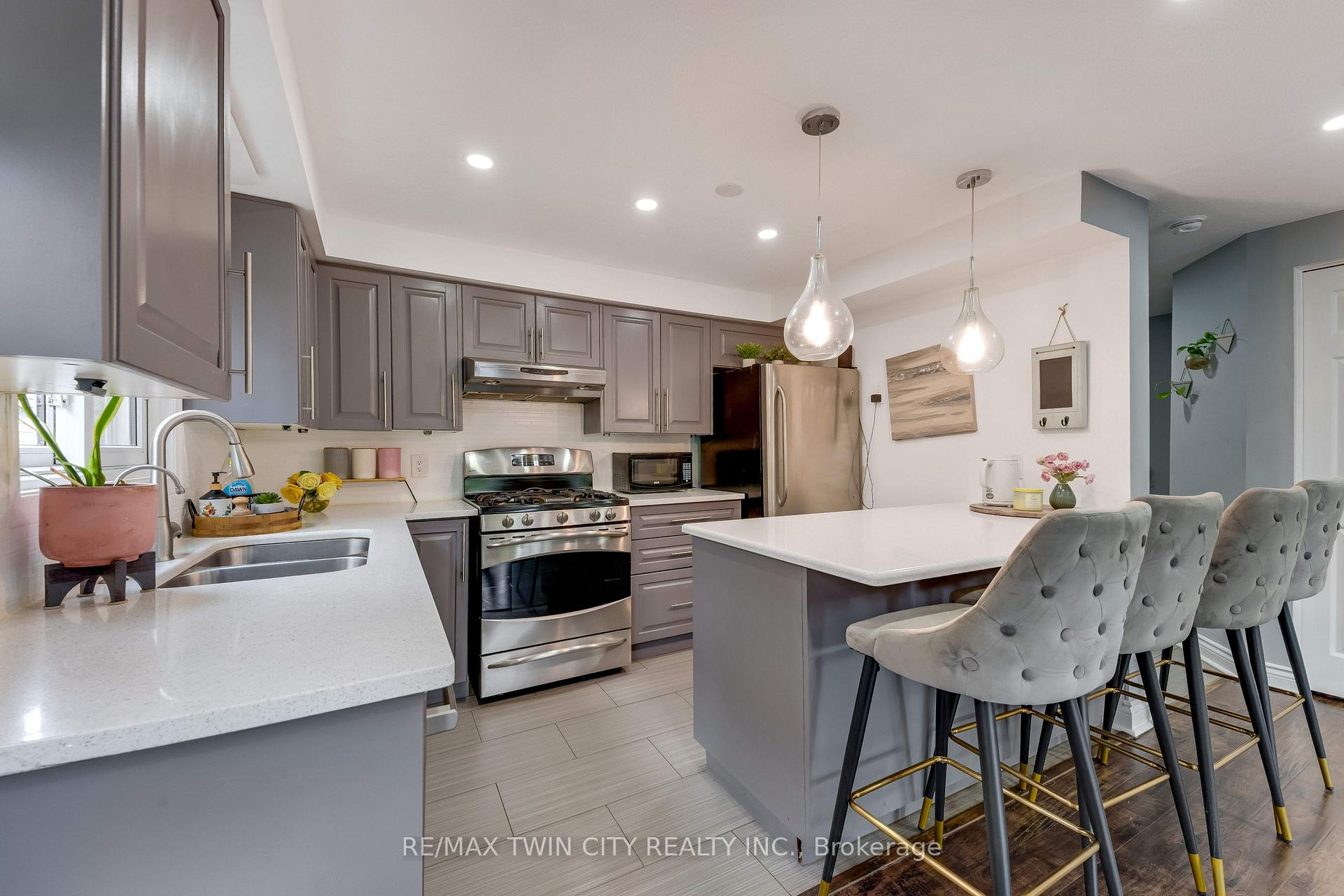 Photo 8 of 925 Copper Leaf Crescent, Kitchener, Trussler — HOMEH