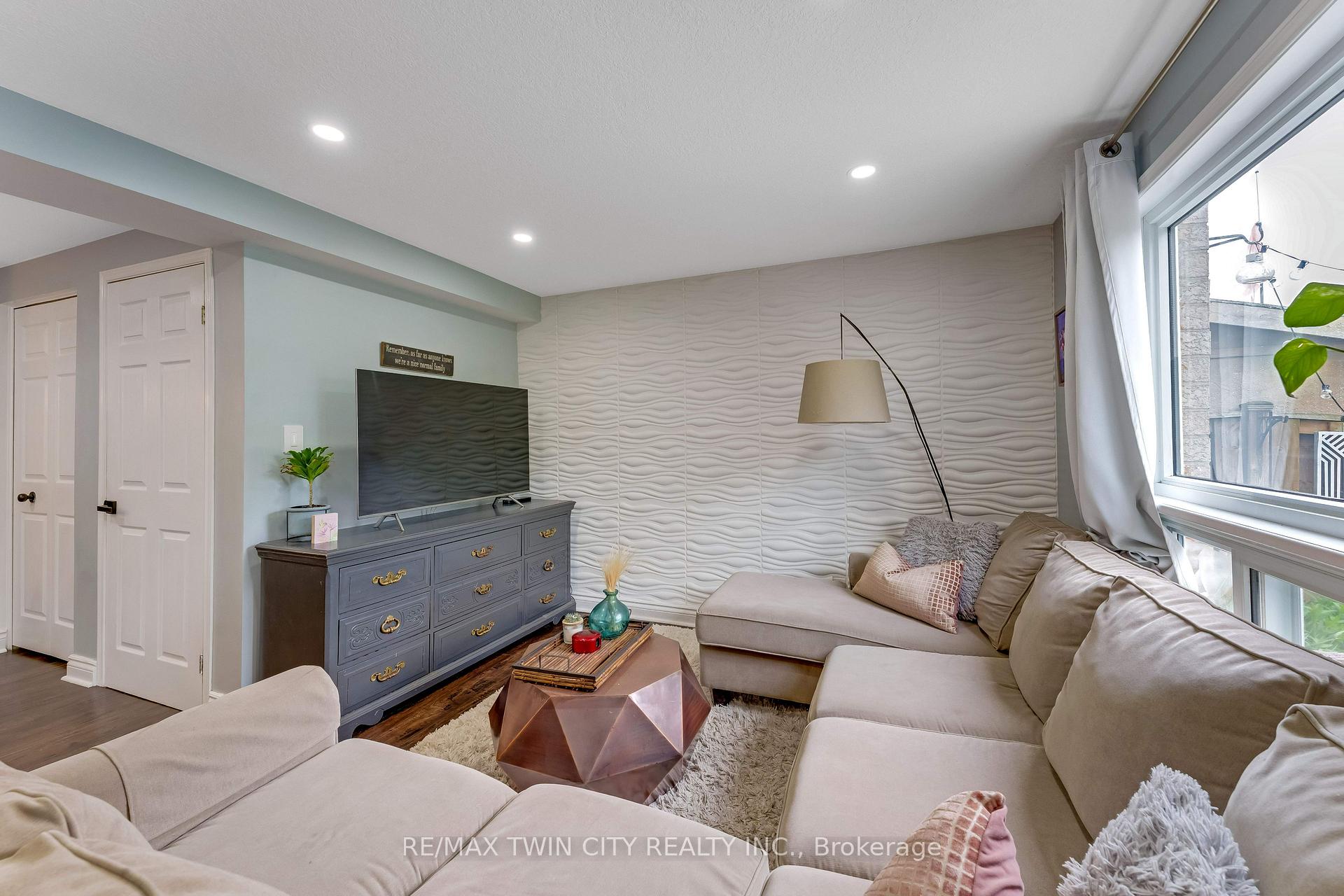 Photo 13 of 925 Copper Leaf Crescent, Kitchener, Trussler — HOMEH