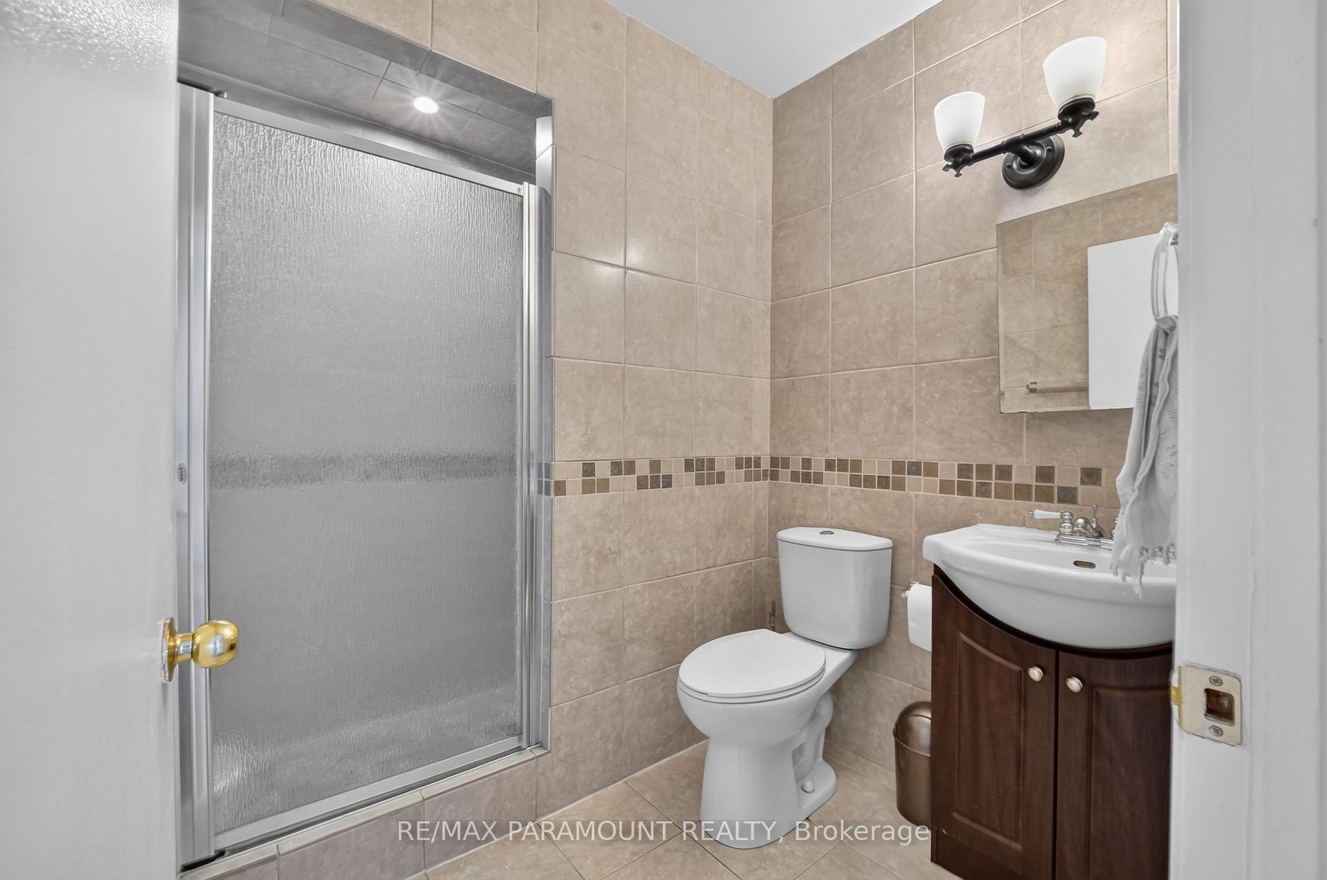 Photo 33 of 66 Doncaster Drive, Brampton, Southgate — HOMEH
