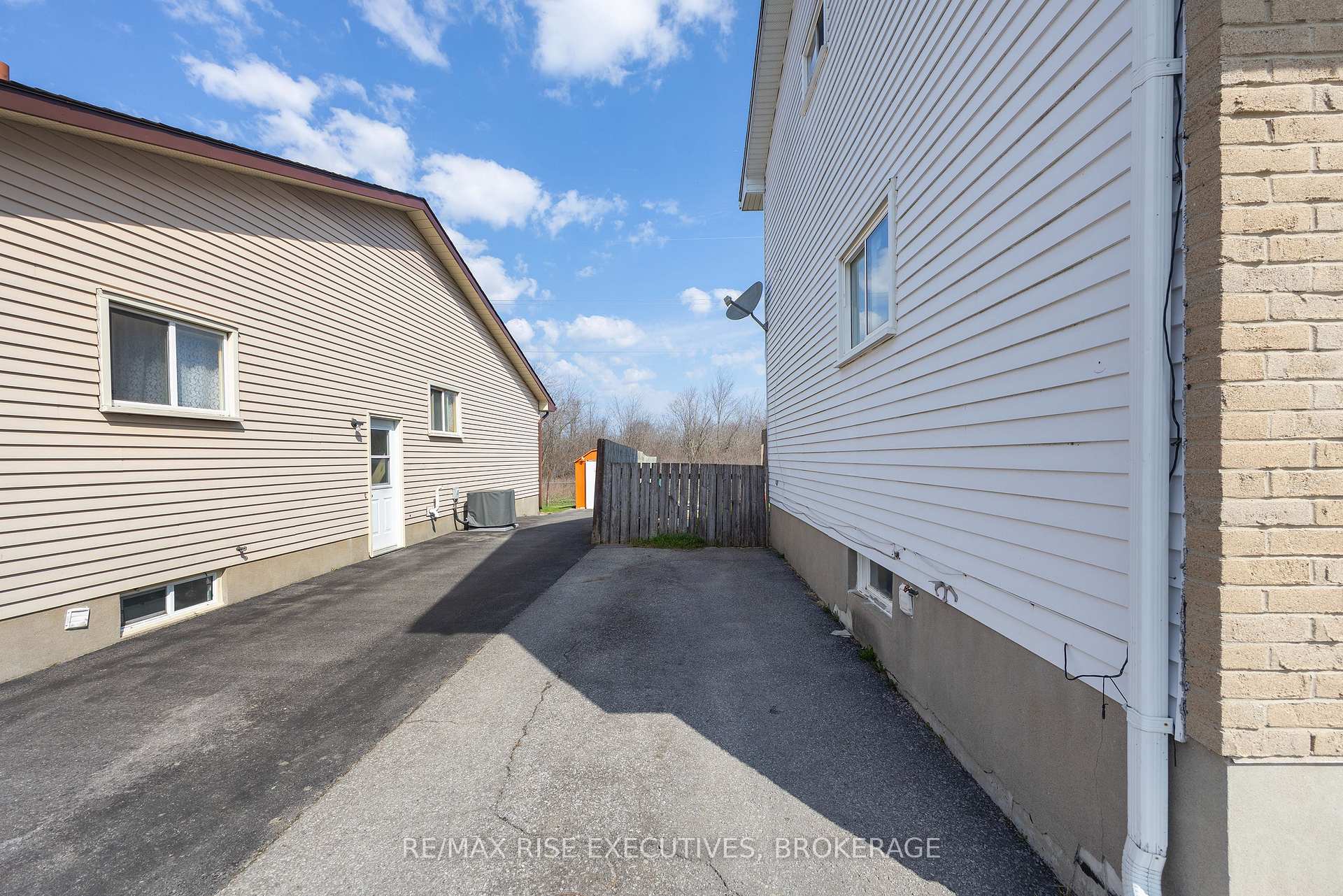 Photo 6 of 75 Wycliffe Crescent, Kingston, East of Sir John A. Blvd — HOMEH