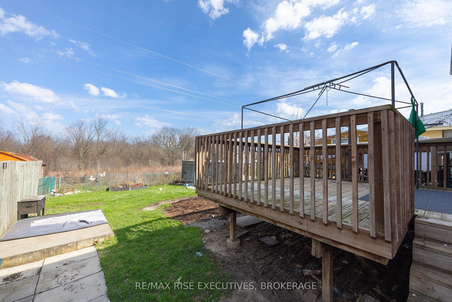 Photo 7 of 75 Wycliffe Crescent, Kingston, East of Sir John A. Blvd — HOMEH