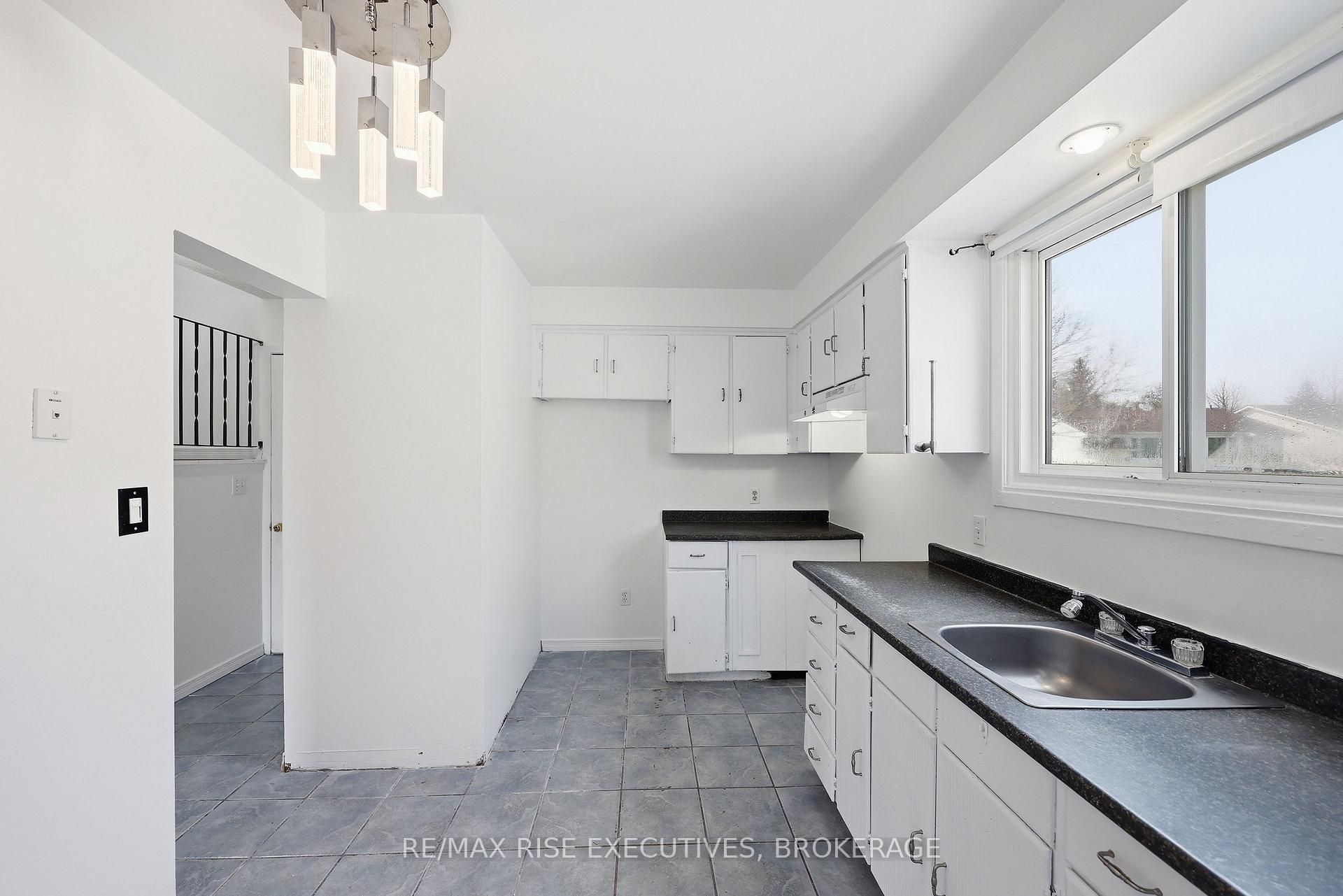 Photo 23 of 75 Wycliffe Crescent, Kingston, East of Sir John A. Blvd — HOMEH