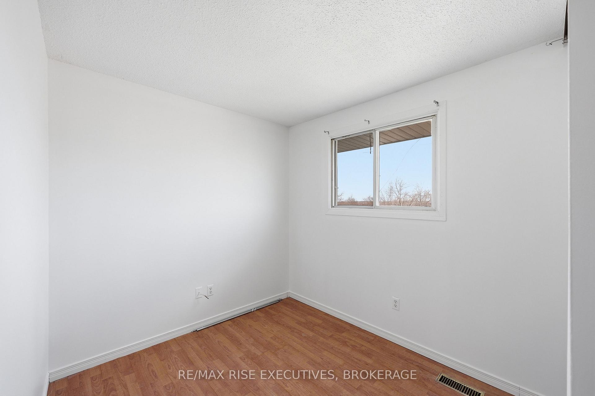 Photo 34 of 75 Wycliffe Crescent, Kingston, East of Sir John A. Blvd — HOMEH