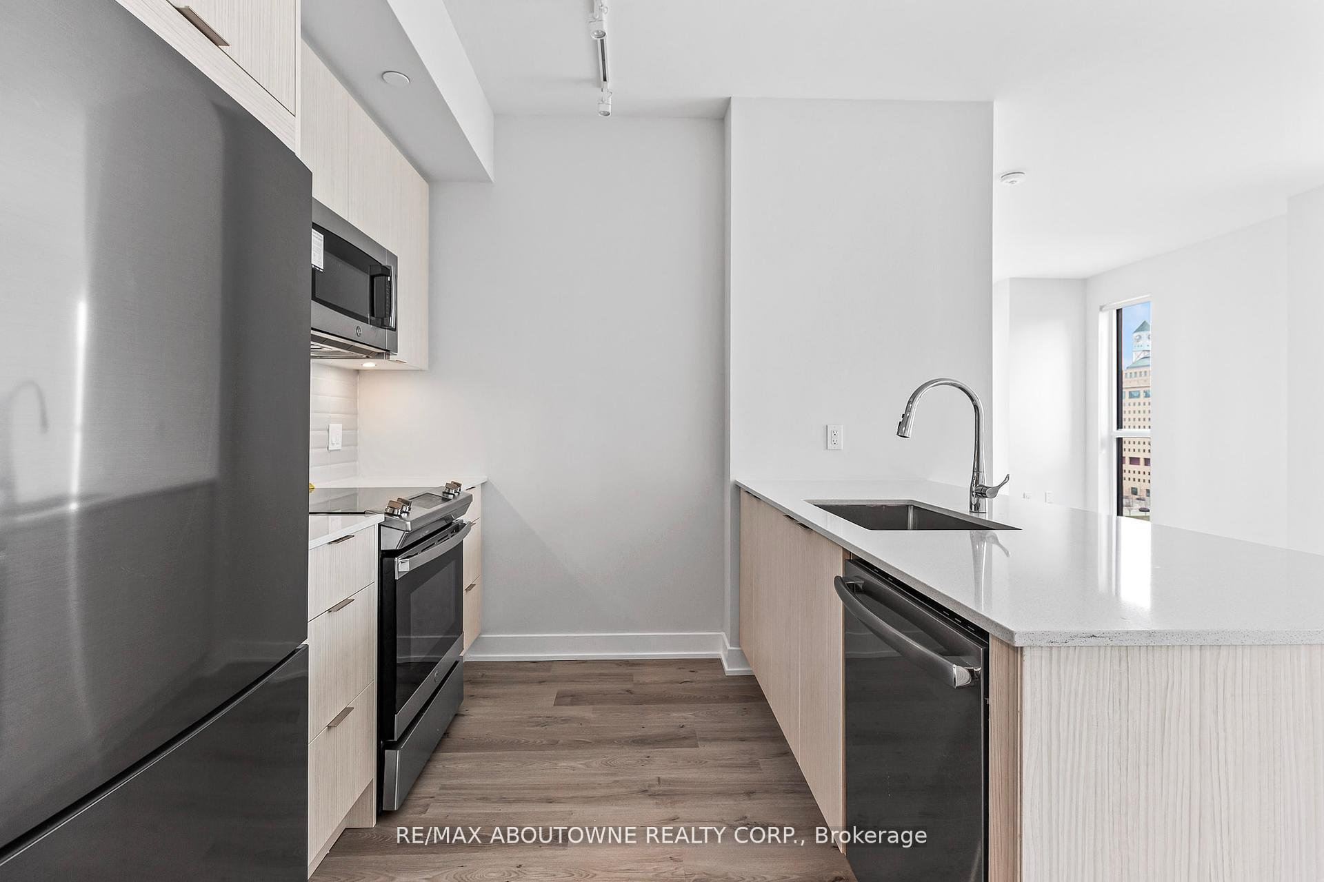 Photo 3 of Unit 1003, 430 Square One Drive, Mississauga, City Centre — HOMEH