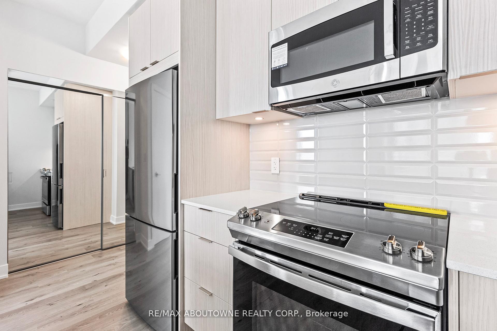Photo 4 of Unit 1003, 430 Square One Drive, Mississauga, City Centre — HOMEH