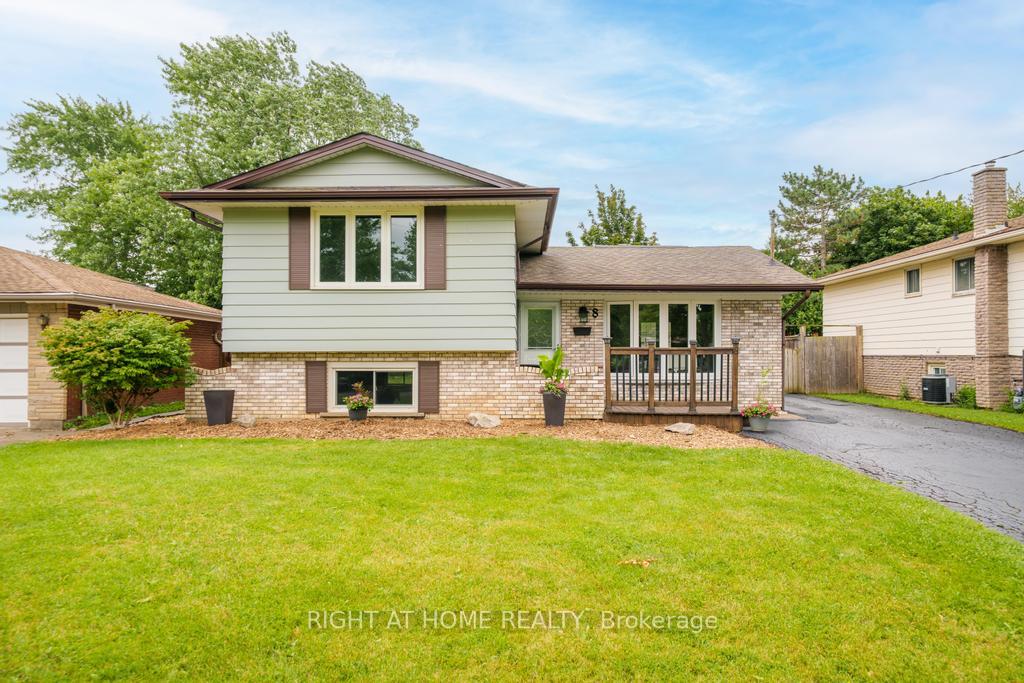 Photo 1 of 8 Acadia Crescent, St. Catharines, Secord Woods — HOMEH