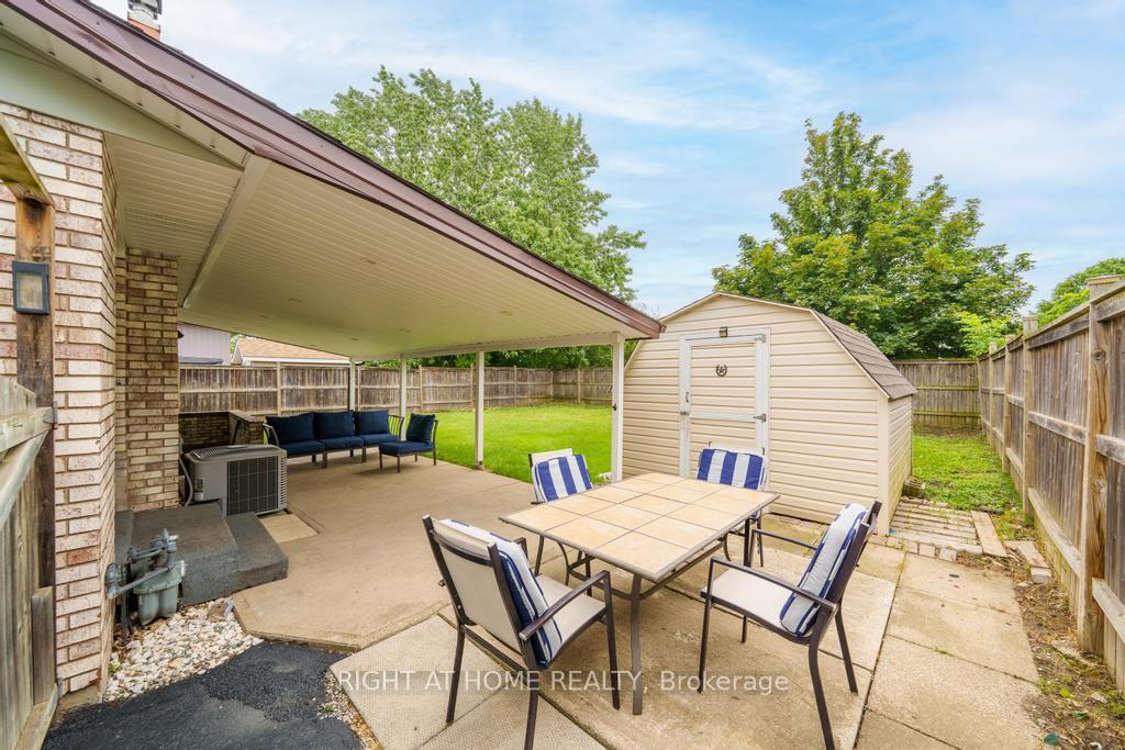 Photo 40 of 8 Acadia Crescent, St. Catharines, Secord Woods — HOMEH