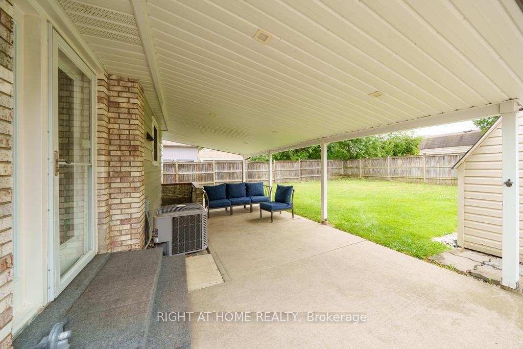 Photo 42 of 8 Acadia Crescent, St. Catharines, Secord Woods — HOMEH