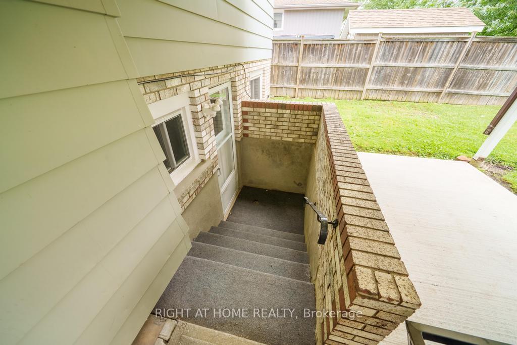 Photo 43 of 8 Acadia Crescent, St. Catharines, Secord Woods — HOMEH