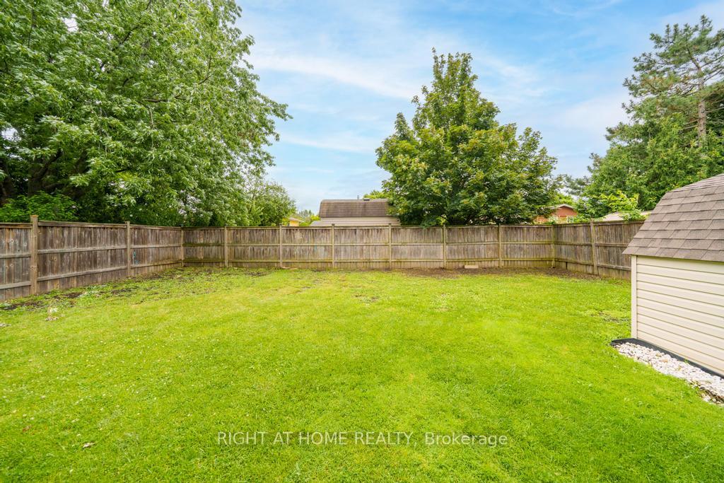 Photo 45 of 8 Acadia Crescent, St. Catharines, Secord Woods — HOMEH