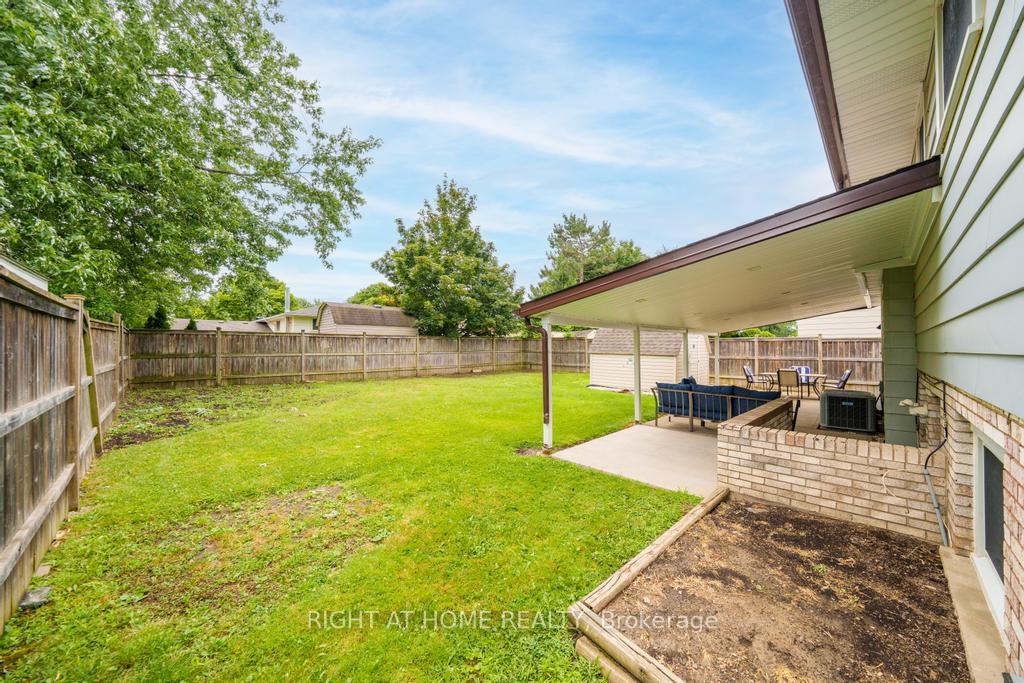 Photo 46 of 8 Acadia Crescent, St. Catharines, Secord Woods — HOMEH