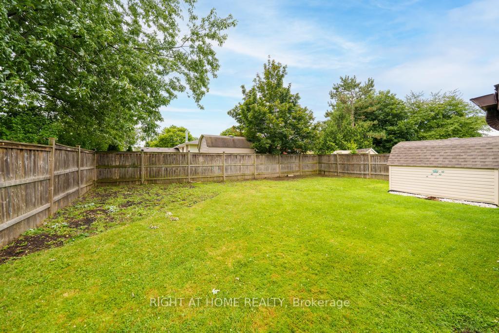 Photo 47 of 8 Acadia Crescent, St. Catharines, Secord Woods — HOMEH
