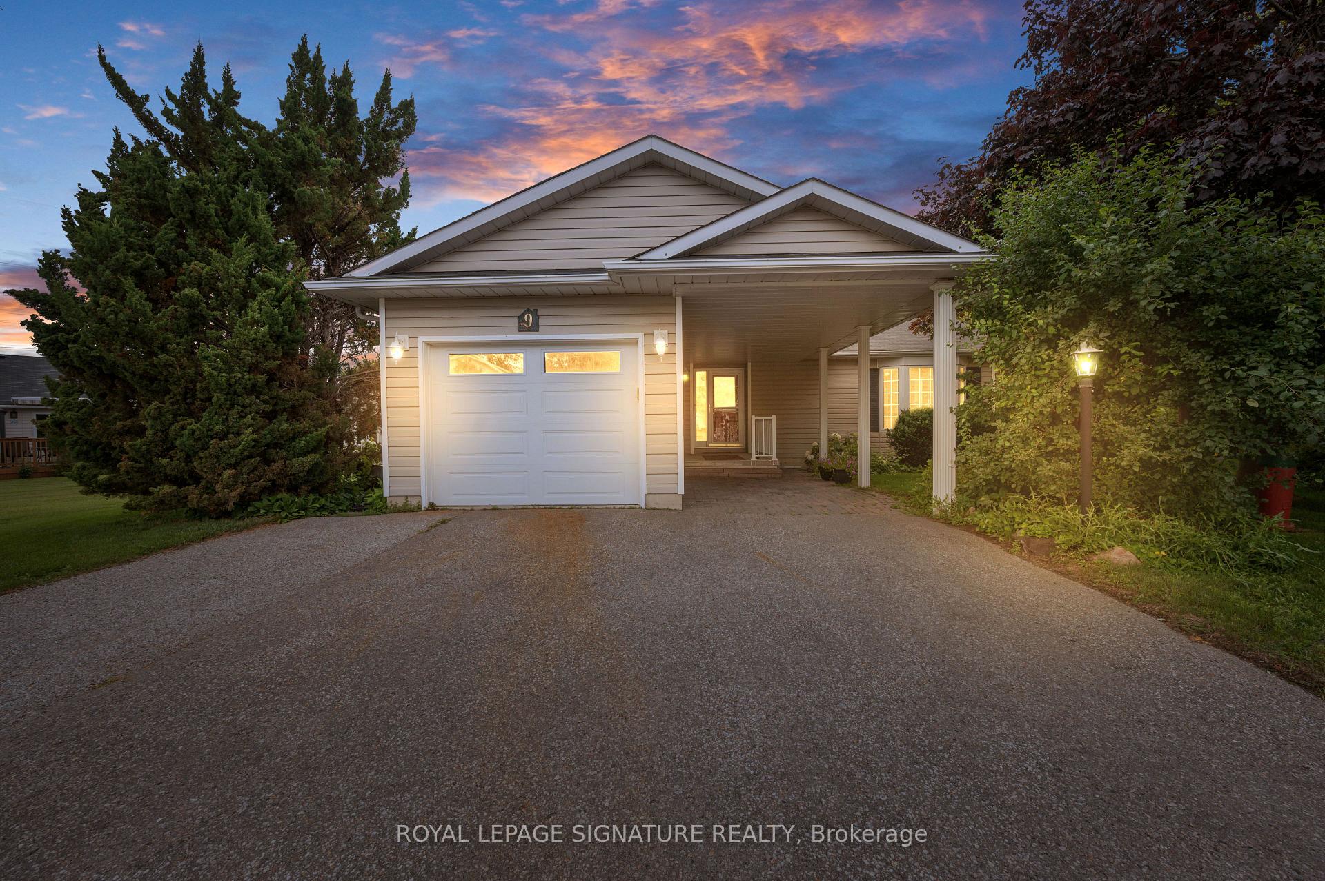 Photo 3 of 9 Huron Court, Clarington, Newcastle — HOMEH