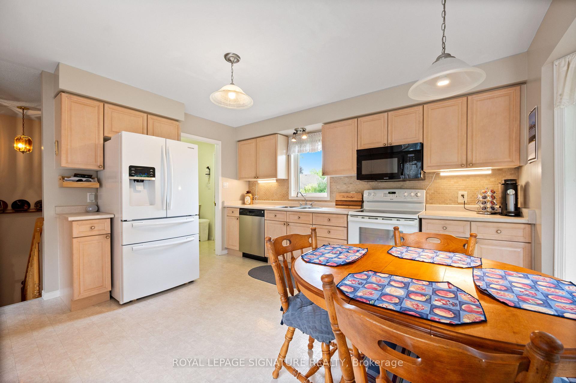 Photo 20 of 9 Huron Court, Clarington, Newcastle — HOMEH