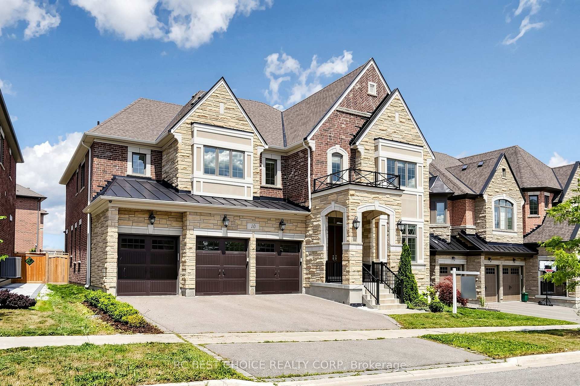 Photo 3 of 10 Ridgepoint Road, Vaughan, Kleinburg — HOMEH