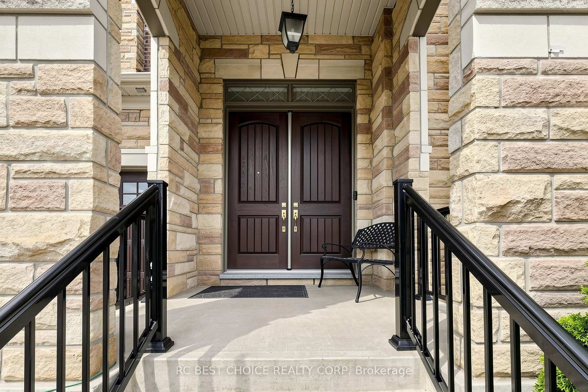 Photo 4 of 10 Ridgepoint Road, Vaughan, Kleinburg — HOMEH