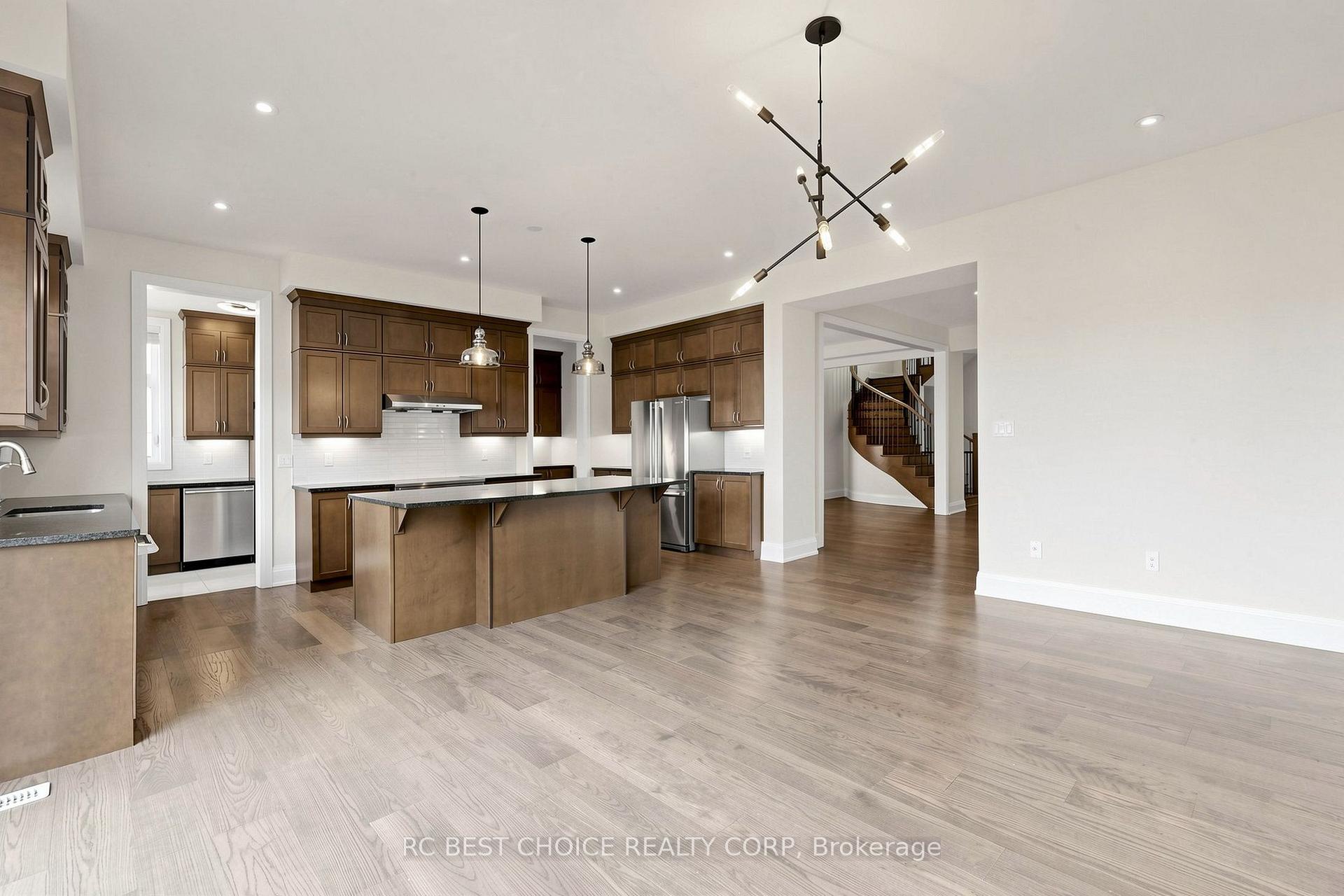 Photo 8 of 10 Ridgepoint Road, Vaughan, Kleinburg — HOMEH