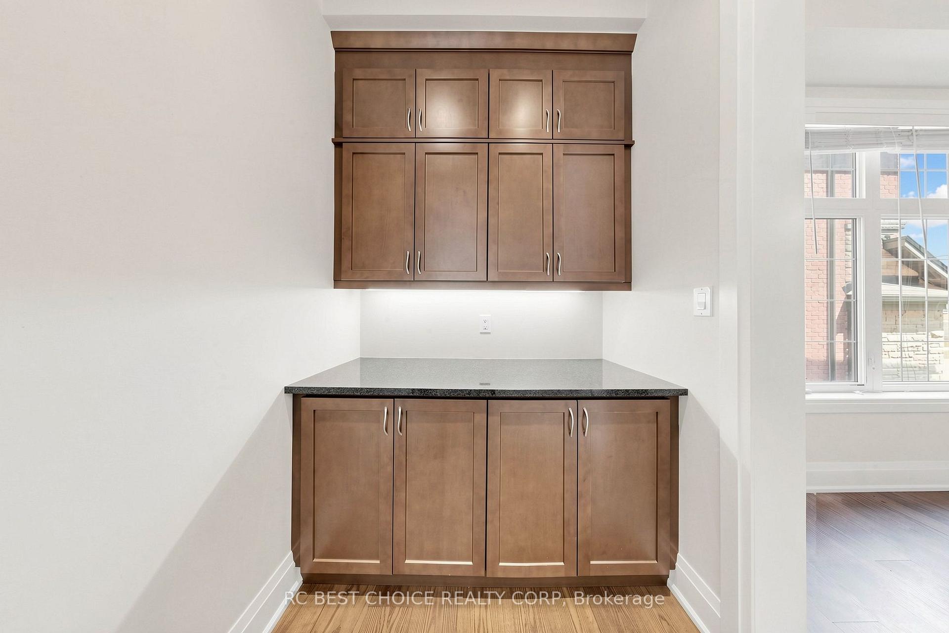 Photo 11 of 10 Ridgepoint Road, Vaughan, Kleinburg — HOMEH
