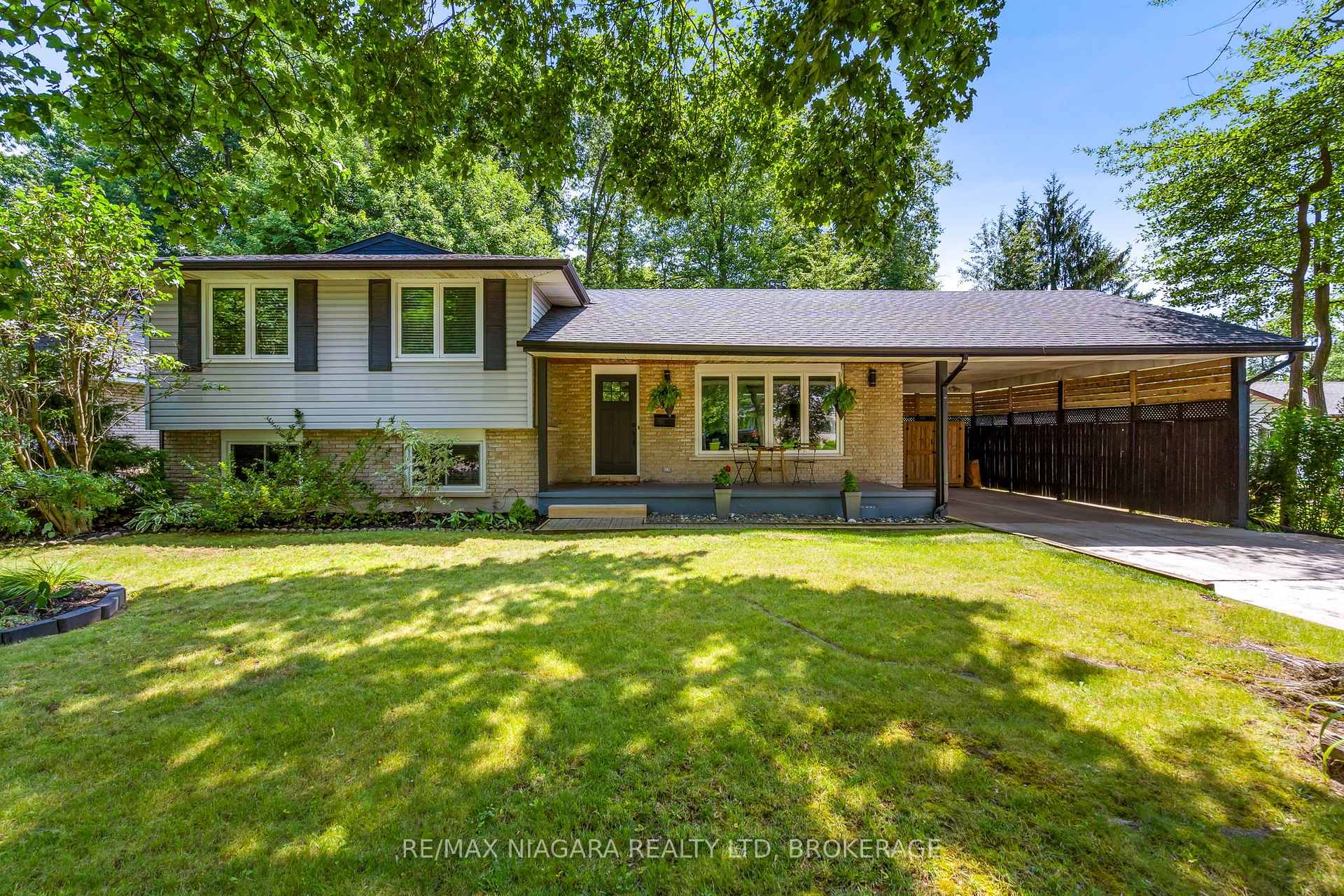 Photo 1 of 6866 Dellpark Drive, Niagara Falls, Stamford — HOMEH