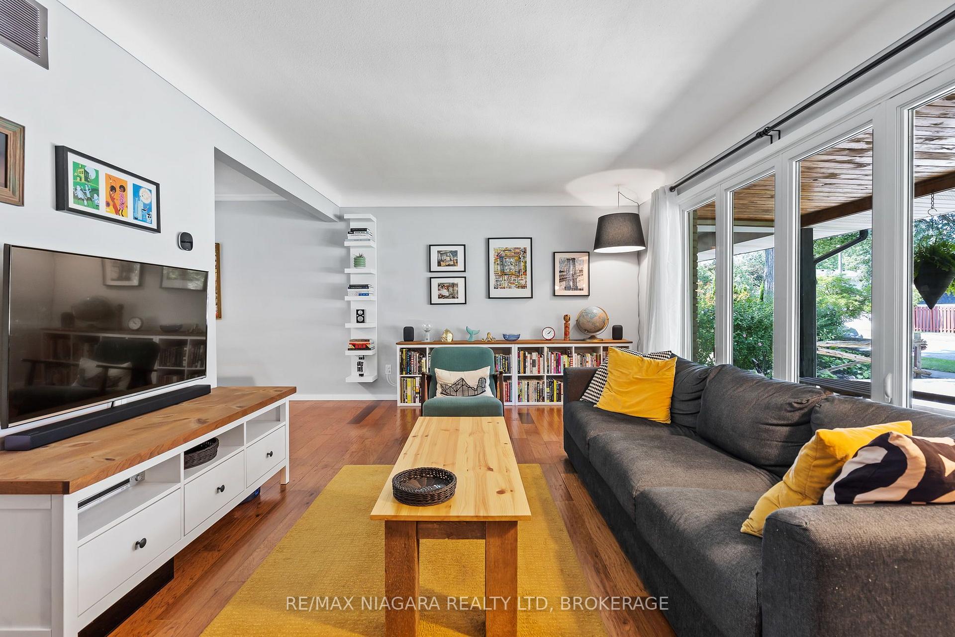 Photo 6 of 6866 Dellpark Drive, Niagara Falls, Stamford — HOMEH