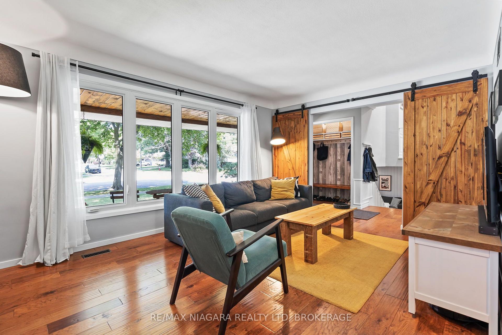 Photo 7 of 6866 Dellpark Drive, Niagara Falls, Stamford — HOMEH