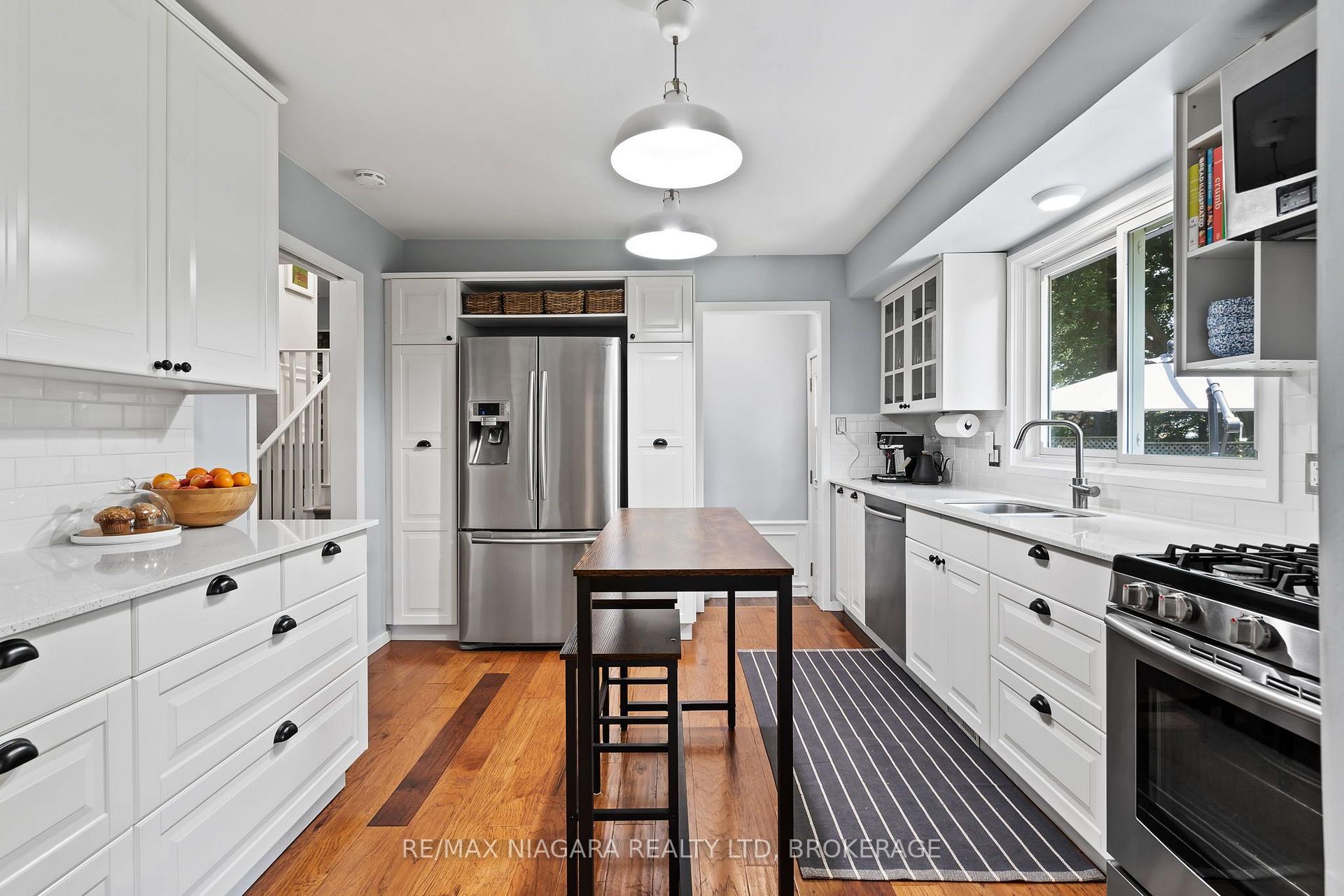 Photo 10 of 6866 Dellpark Drive, Niagara Falls, Stamford — HOMEH