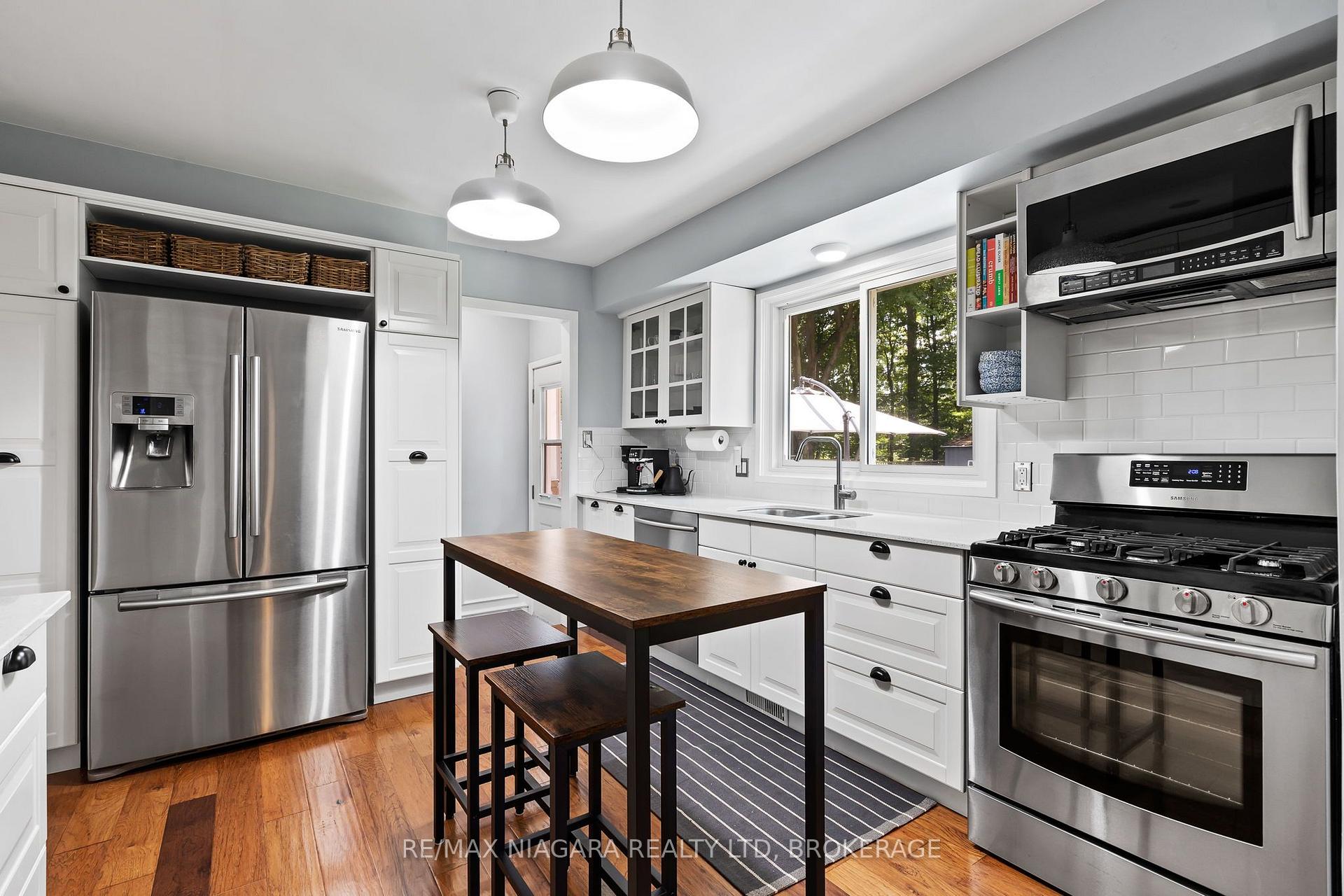 Photo 11 of 6866 Dellpark Drive, Niagara Falls, Stamford — HOMEH
