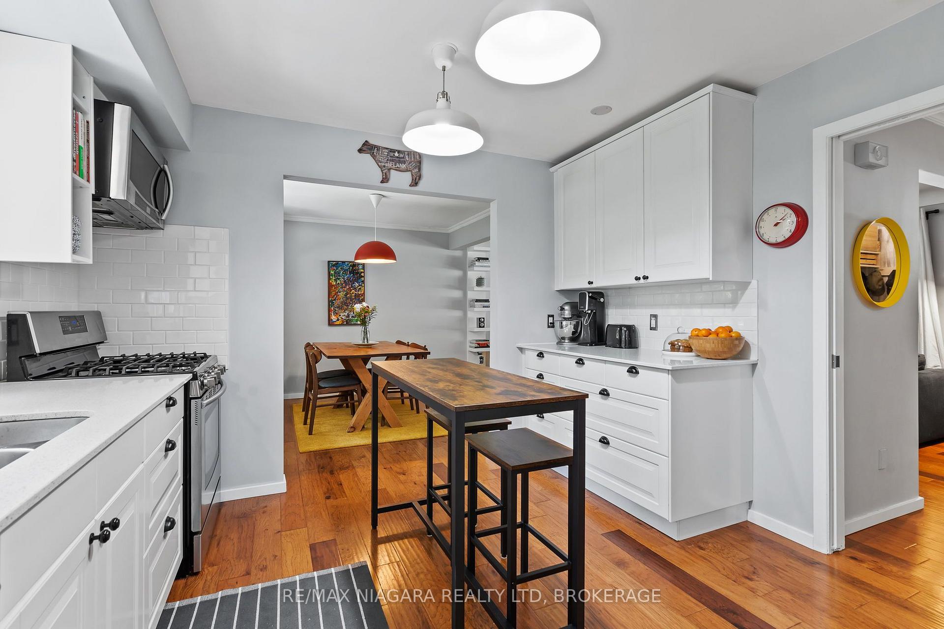 Photo 12 of 6866 Dellpark Drive, Niagara Falls, Stamford — HOMEH