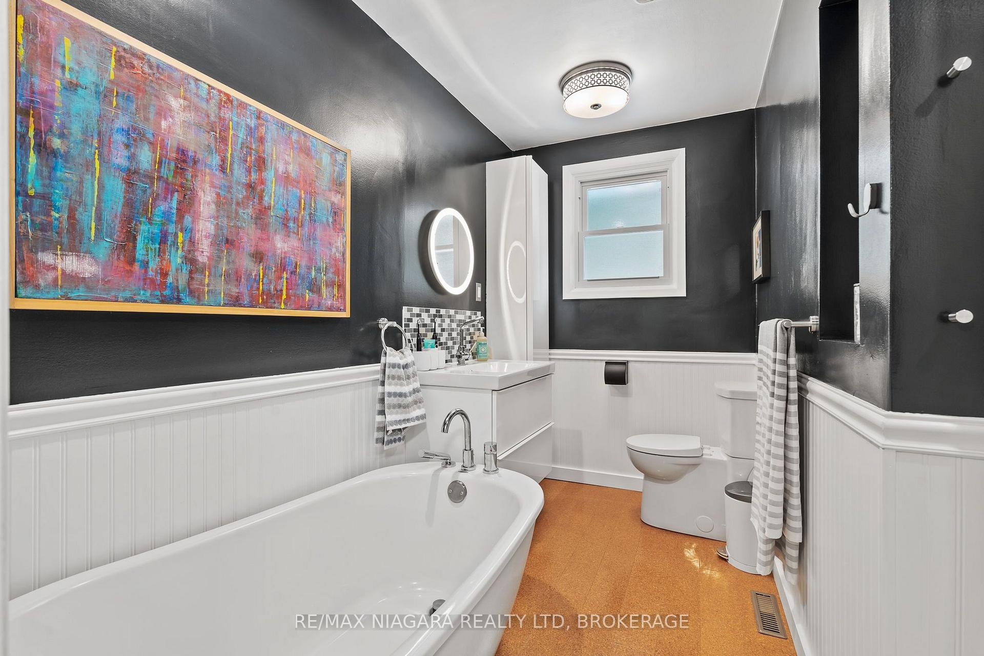 Photo 13 of 6866 Dellpark Drive, Niagara Falls, Stamford — HOMEH