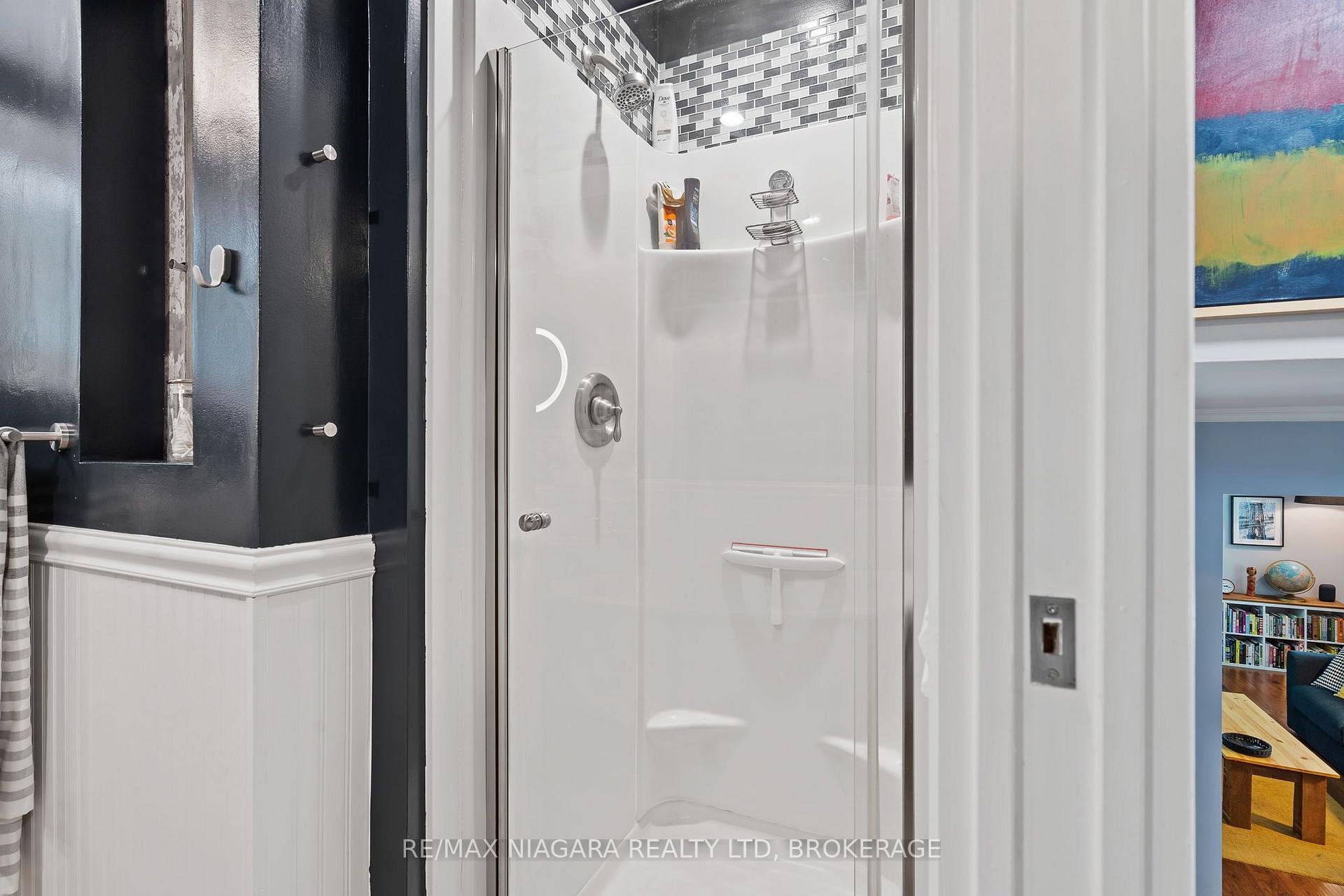 Photo 14 of 6866 Dellpark Drive, Niagara Falls, Stamford — HOMEH
