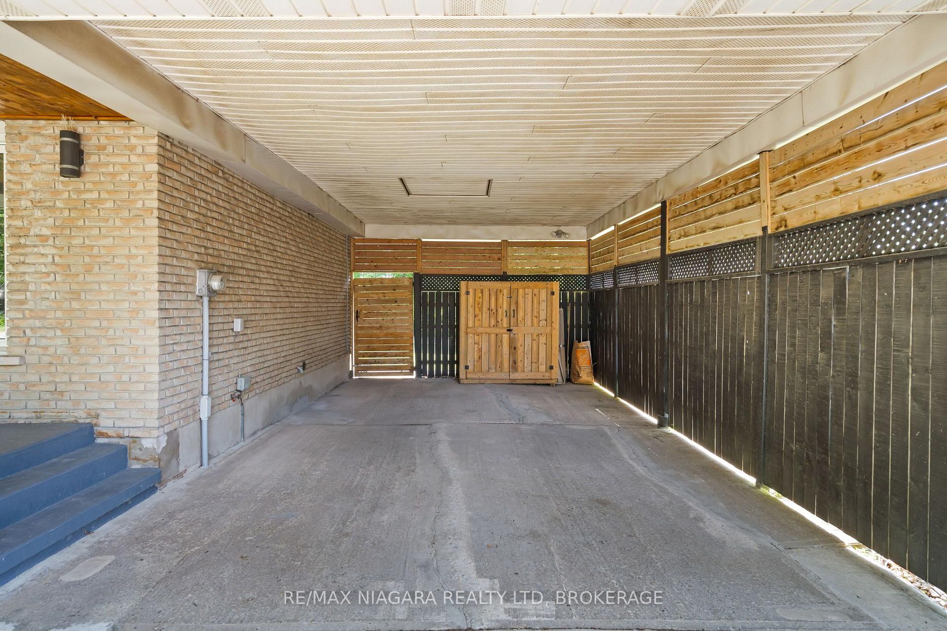 Photo 28 of 6866 Dellpark Drive, Niagara Falls, Stamford — HOMEH