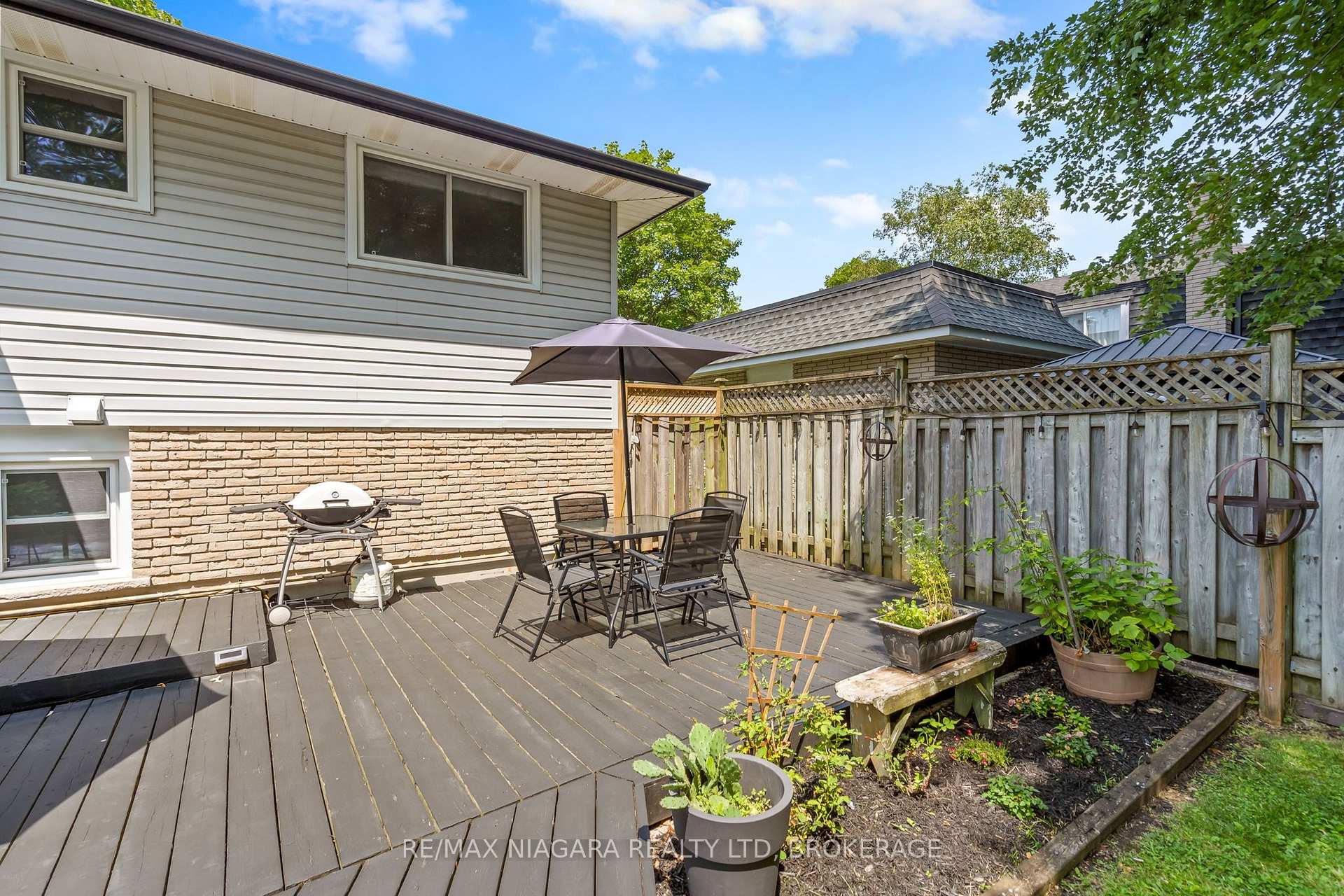 Photo 32 of 6866 Dellpark Drive, Niagara Falls, Stamford — HOMEH