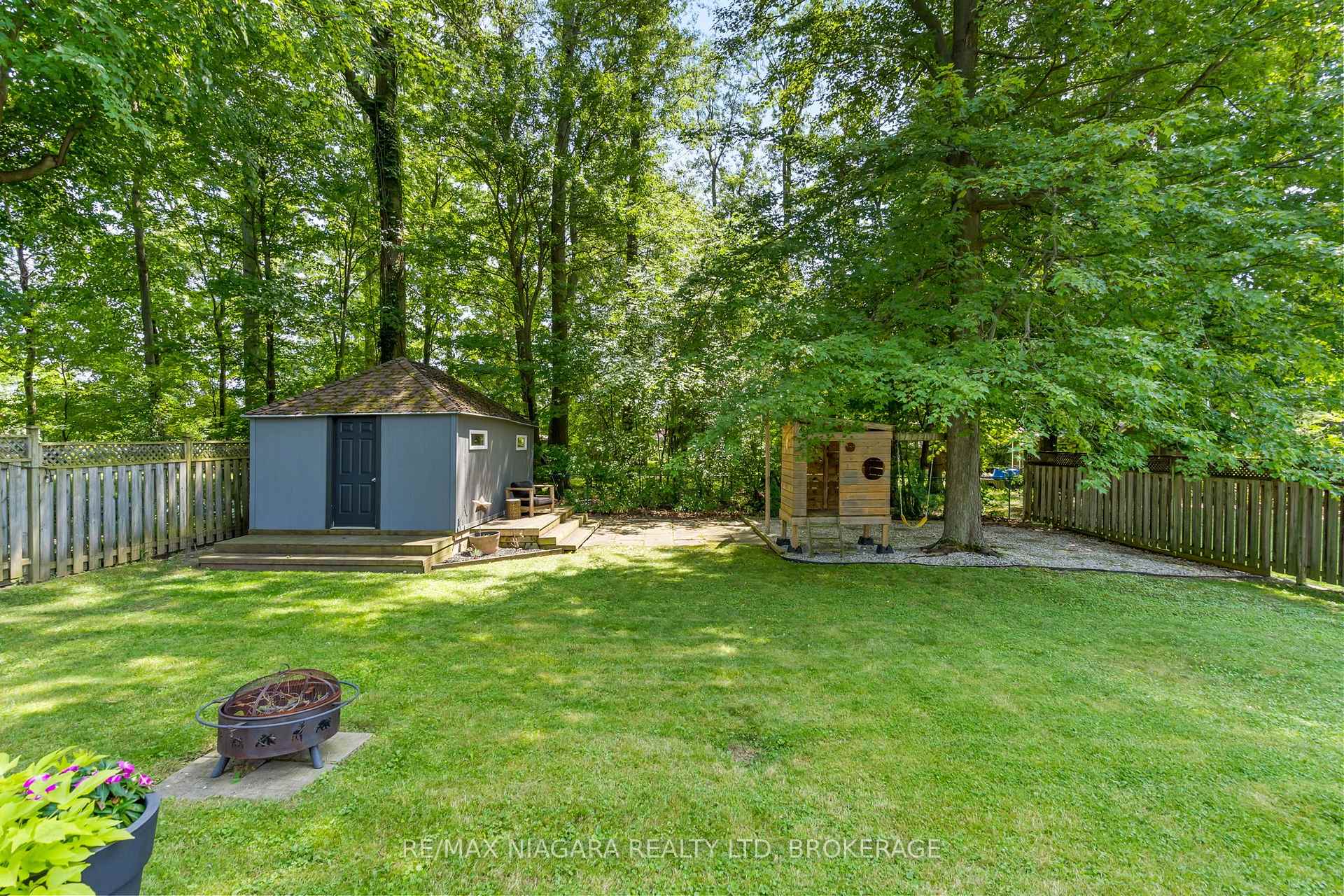 Photo 33 of 6866 Dellpark Drive, Niagara Falls, Stamford — HOMEH